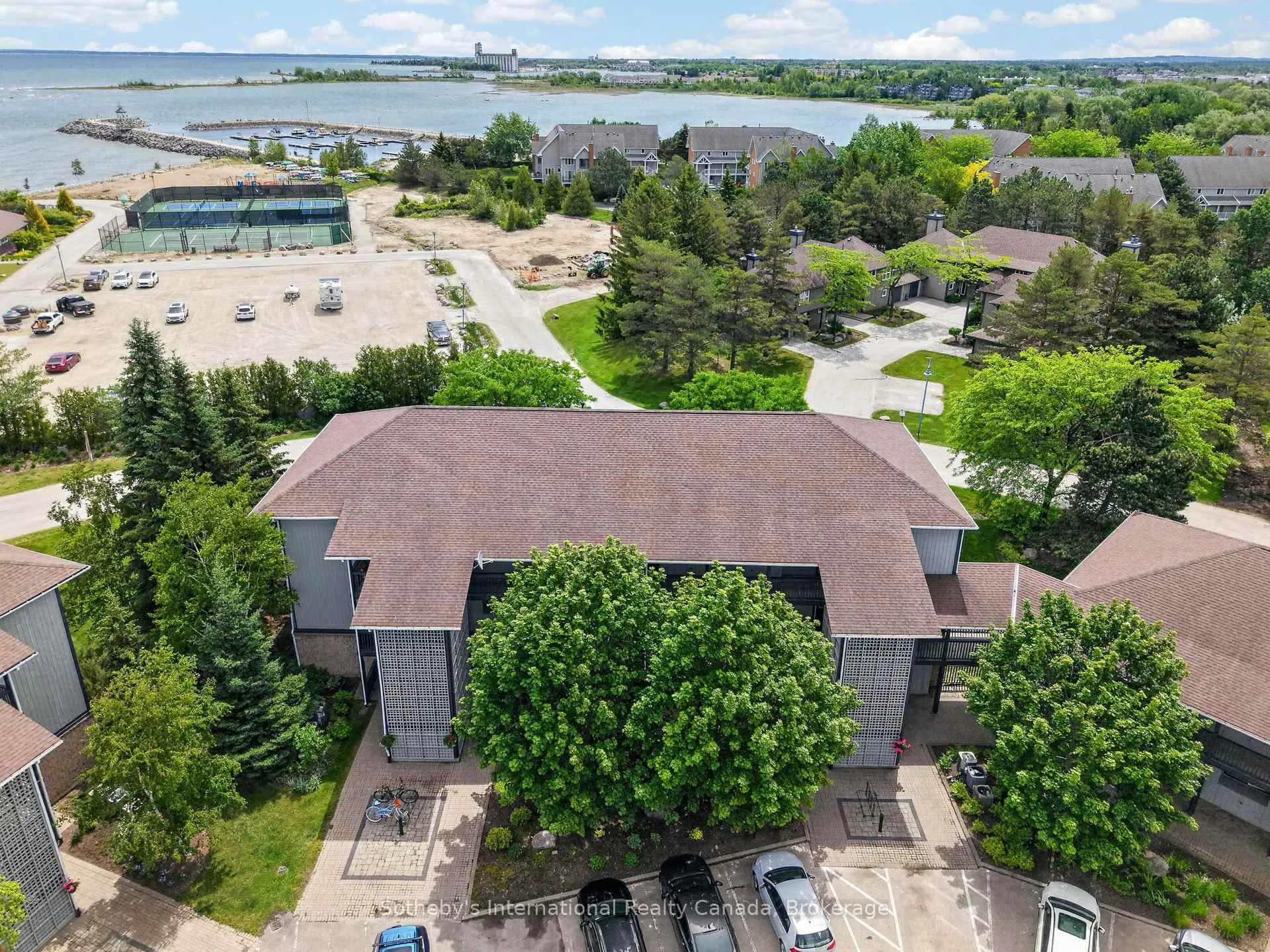 Photo 2 of 441 Mariners Way, Collingwood — HOMEH