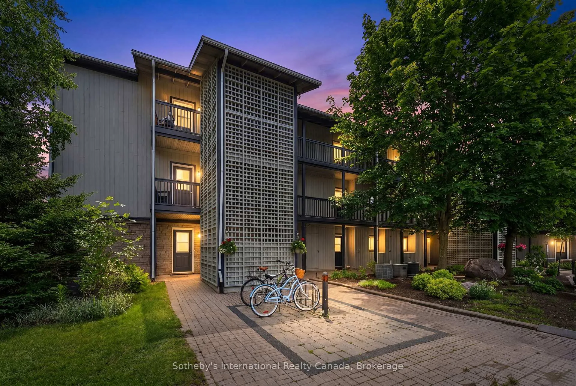 Photo 3 of 441 Mariners Way, Collingwood — HOMEH