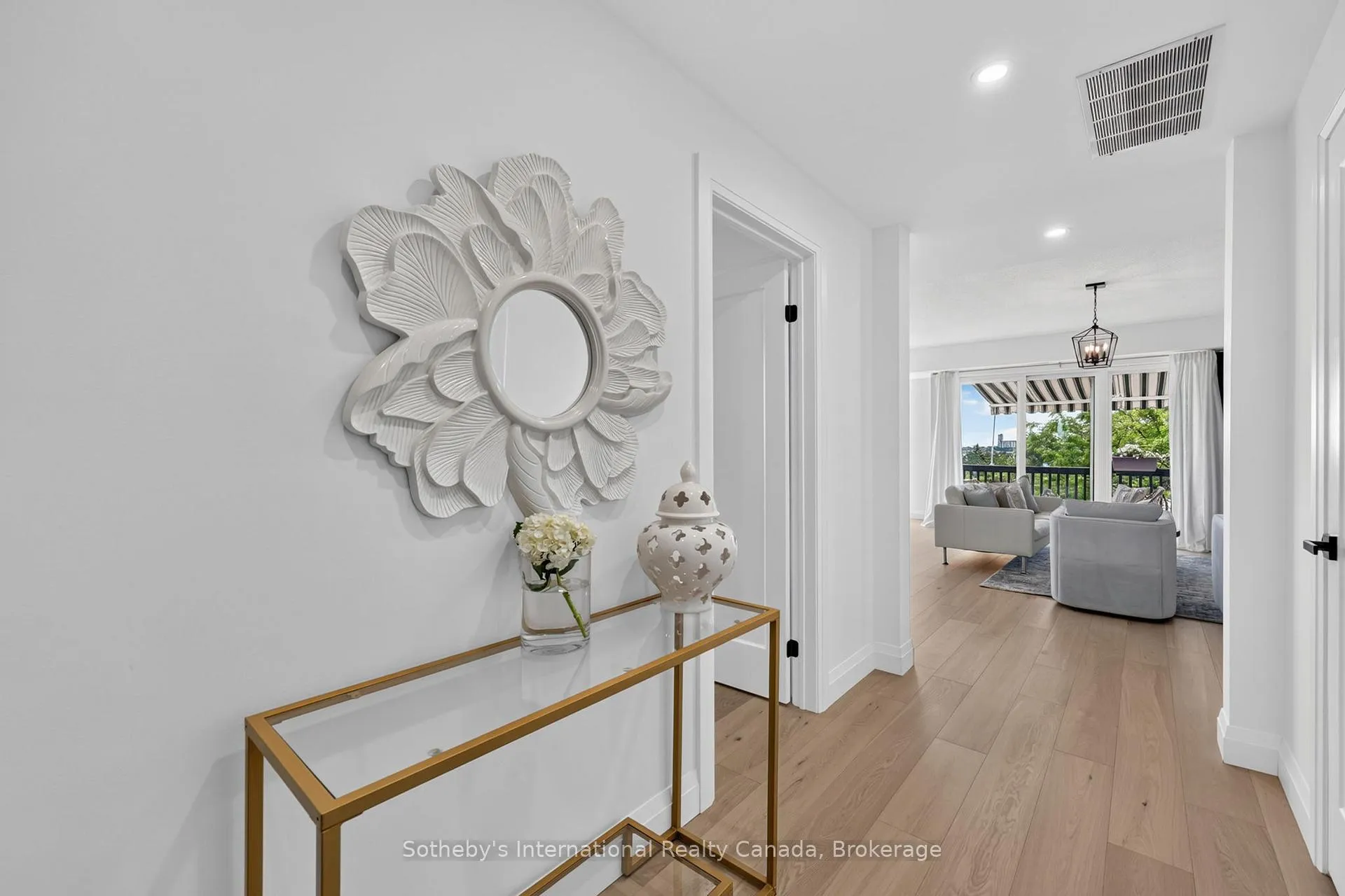 Photo 4 of 441 Mariners Way, Collingwood — HOMEH