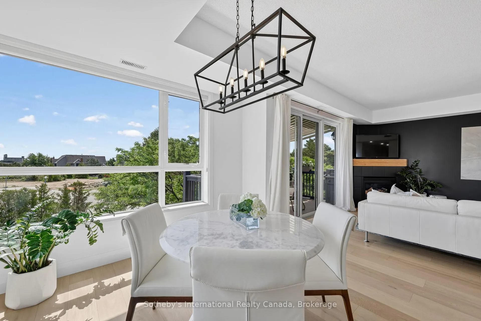 Photo 5 of 441 Mariners Way, Collingwood — HOMEH