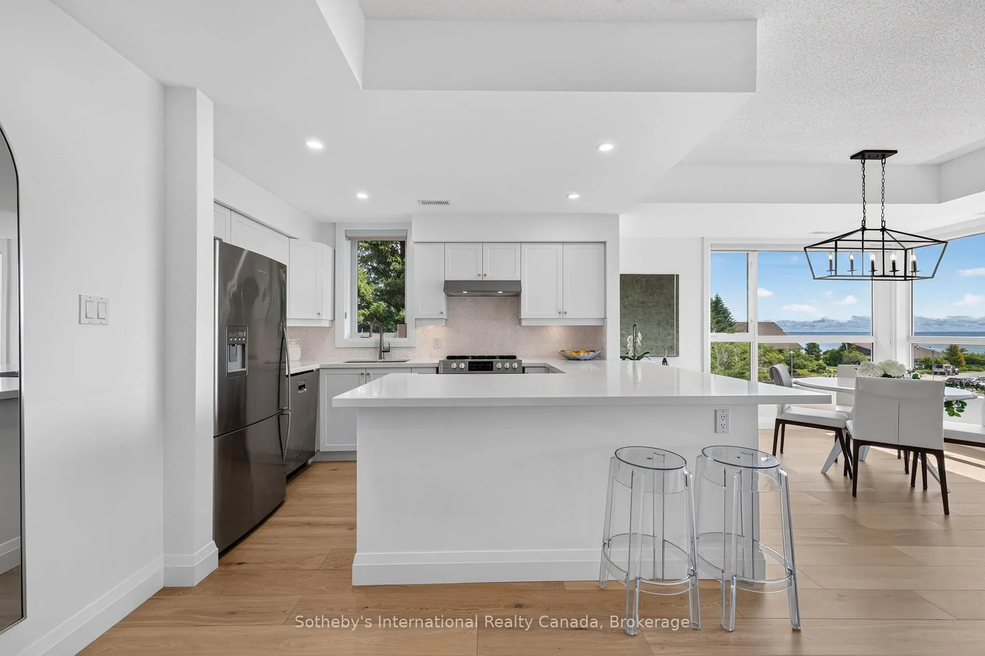 Photo 11 of 441 Mariners Way, Collingwood — HOMEH