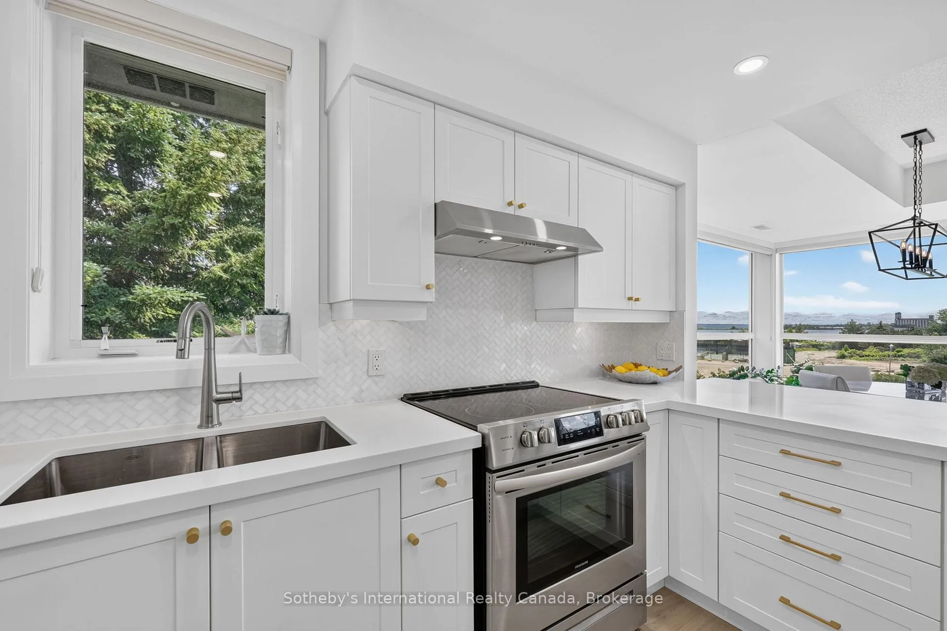 Photo 14 of 441 Mariners Way, Collingwood — HOMEH
