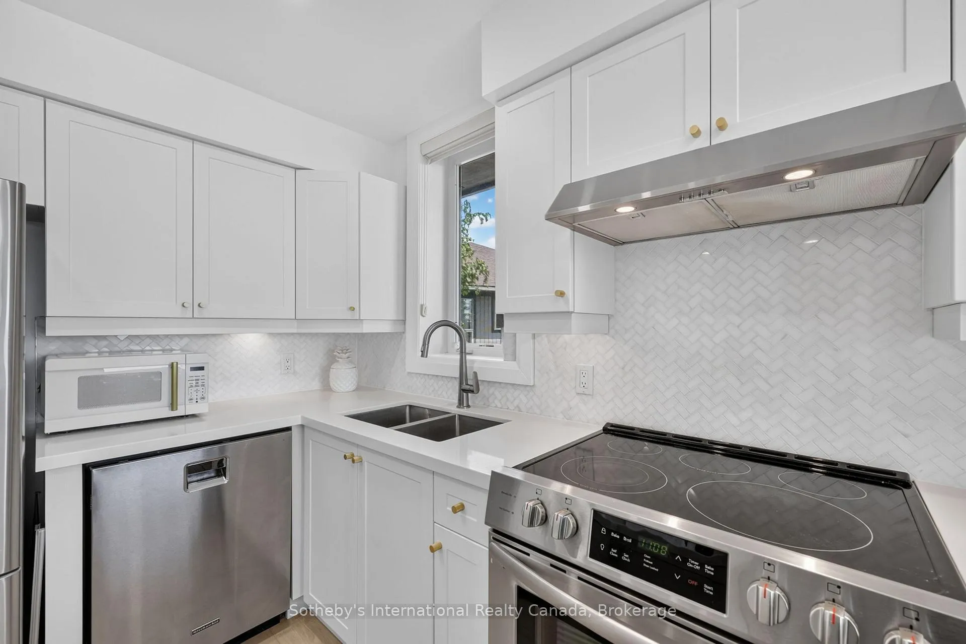 Photo 16 of 441 Mariners Way, Collingwood — HOMEH