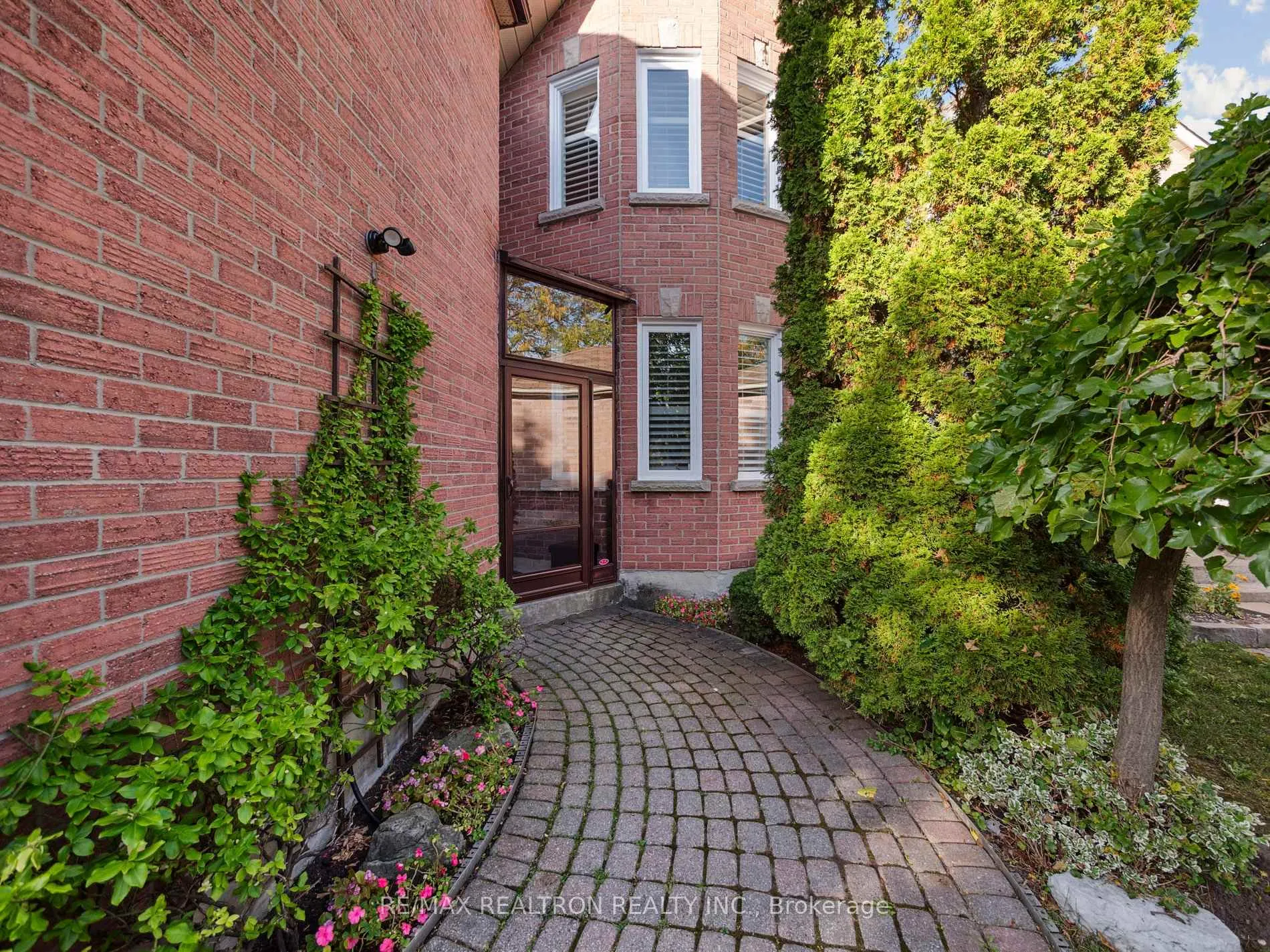 Photo 3 of 58 Roseborough Crescent, Vaughan, Uplands — HOMEH