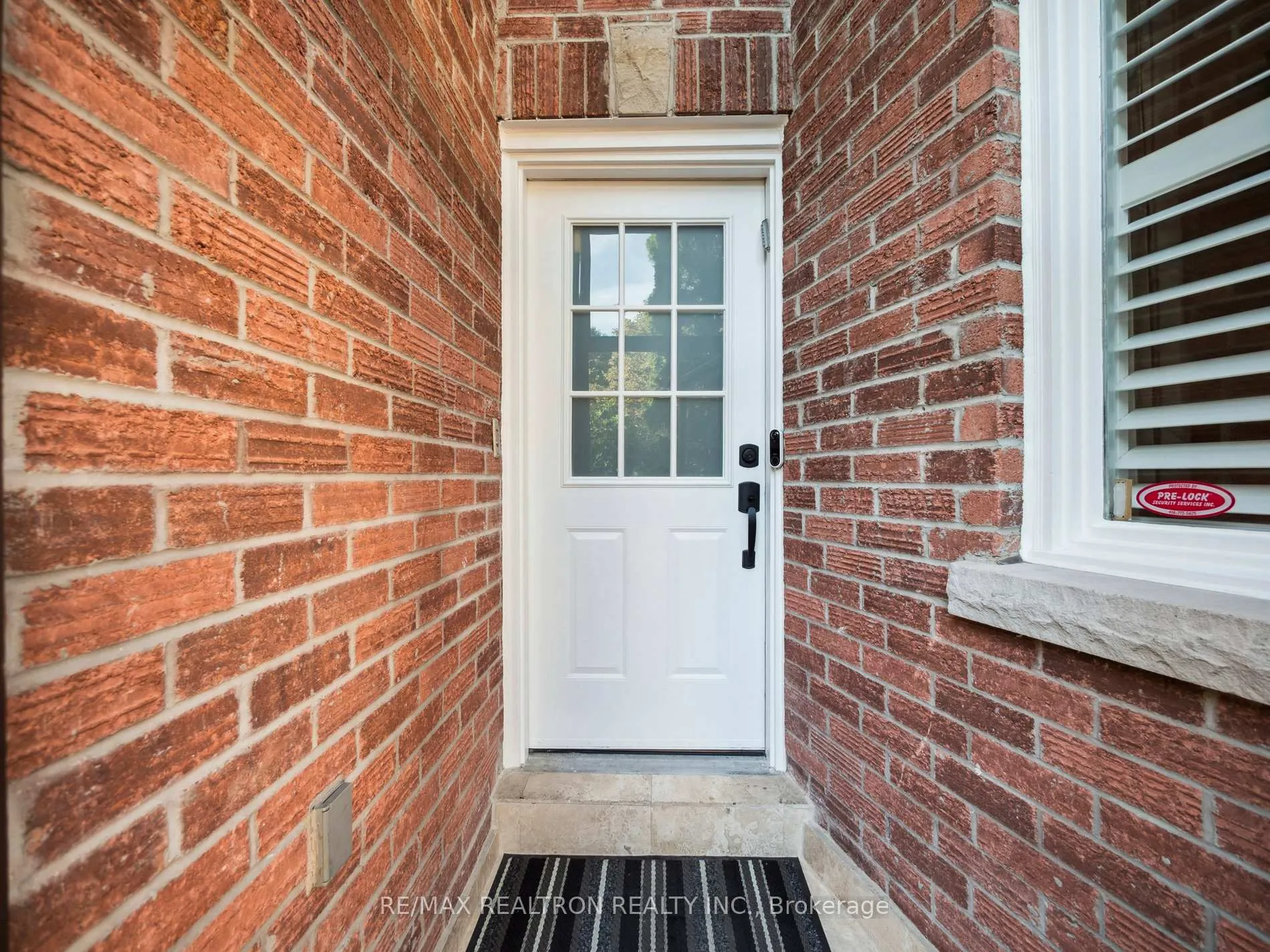 Photo 4 of 58 Roseborough Crescent, Vaughan, Uplands — HOMEH