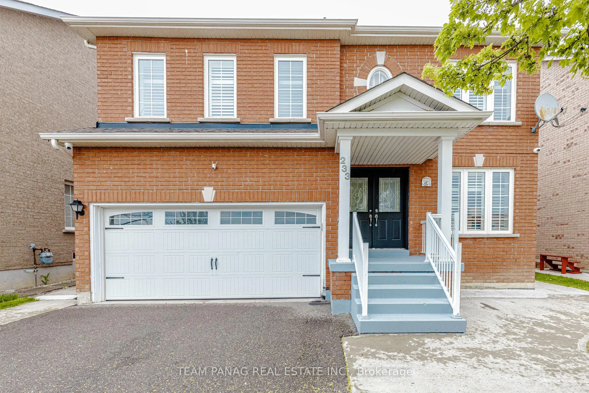 Front of 233 Queen Mary Drive