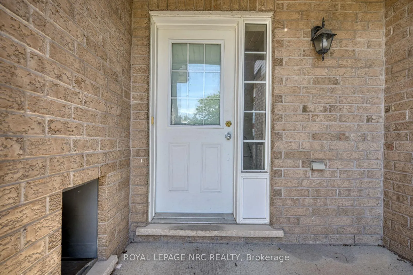 Photo 2 of 34 Chloe Street, St. Catharines, E. Chester — HOMEH