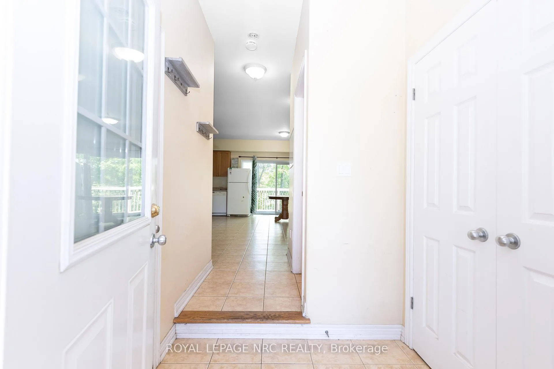 Photo 3 of 34 Chloe Street, St. Catharines, E. Chester — HOMEH