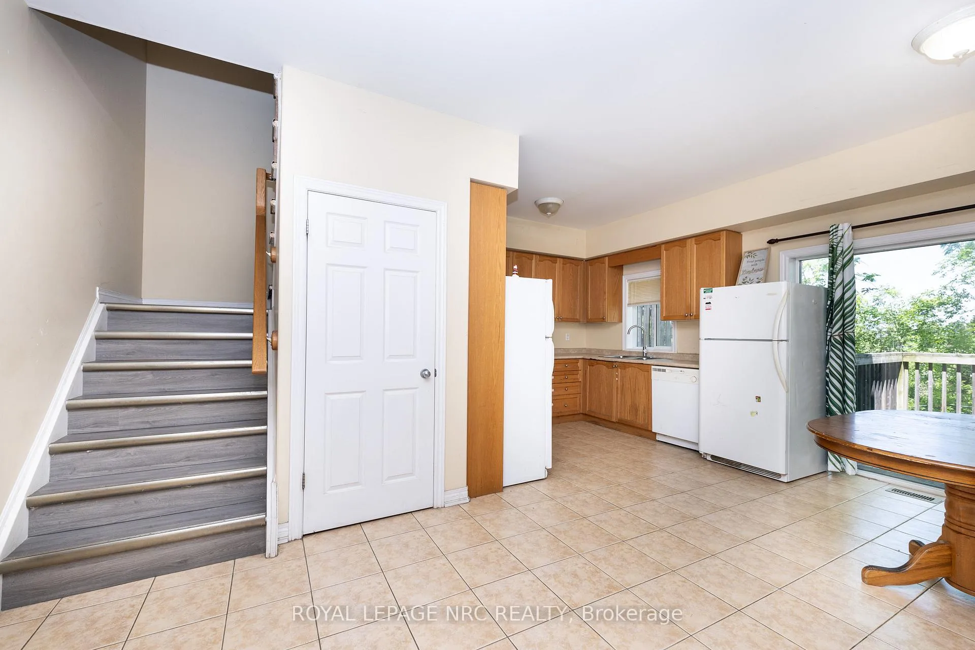 Photo 6 of 34 Chloe Street, St. Catharines, E. Chester — HOMEH