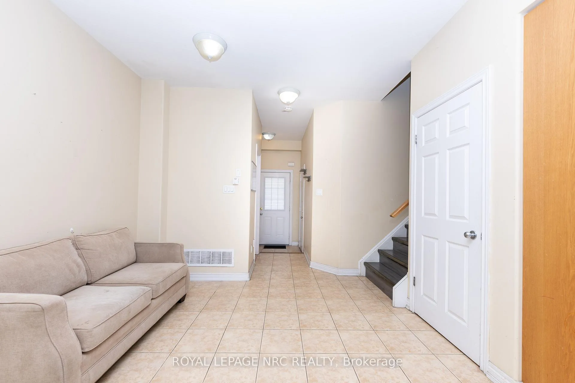 Photo 10 of 34 Chloe Street, St. Catharines, E. Chester — HOMEH