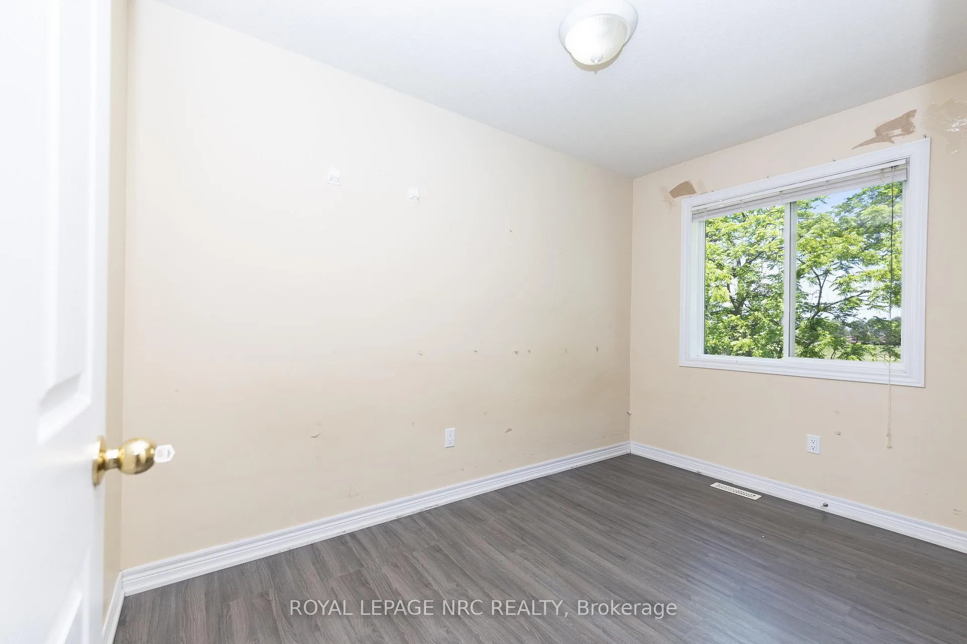 Photo 11 of 34 Chloe Street, St. Catharines, E. Chester — HOMEH