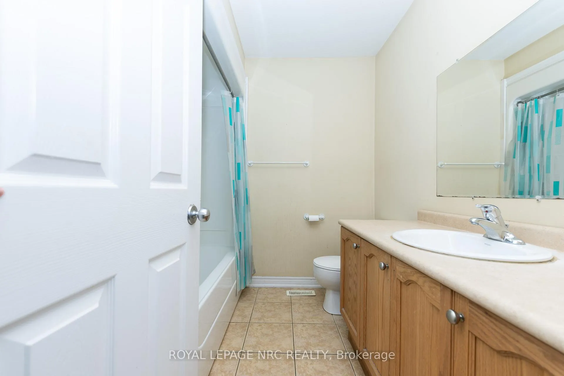 Photo 16 of 34 Chloe Street, St. Catharines, E. Chester — HOMEH