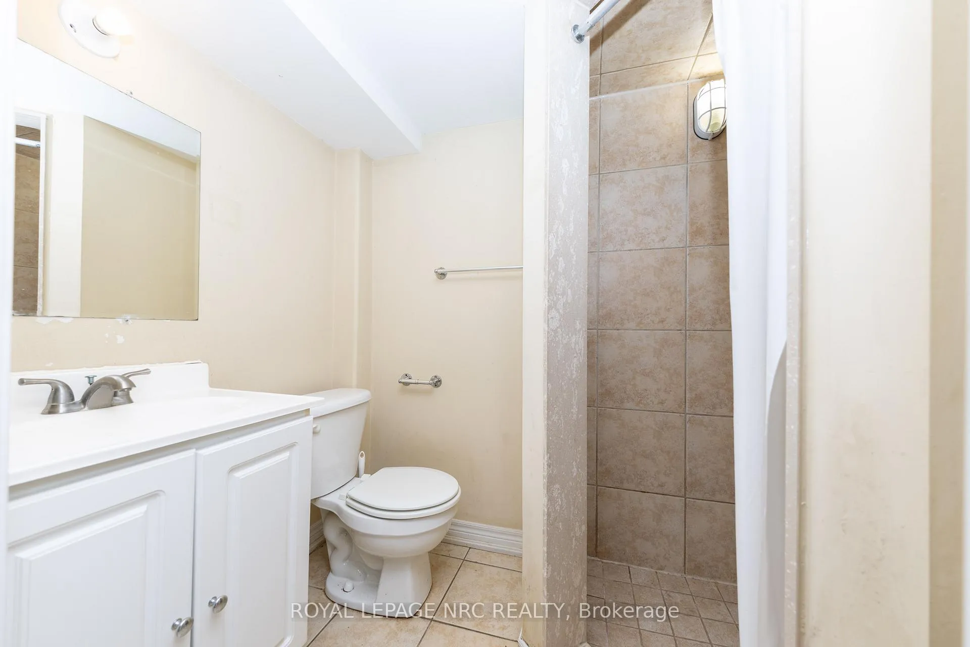 Photo 22 of 34 Chloe Street, St. Catharines, E. Chester — HOMEH