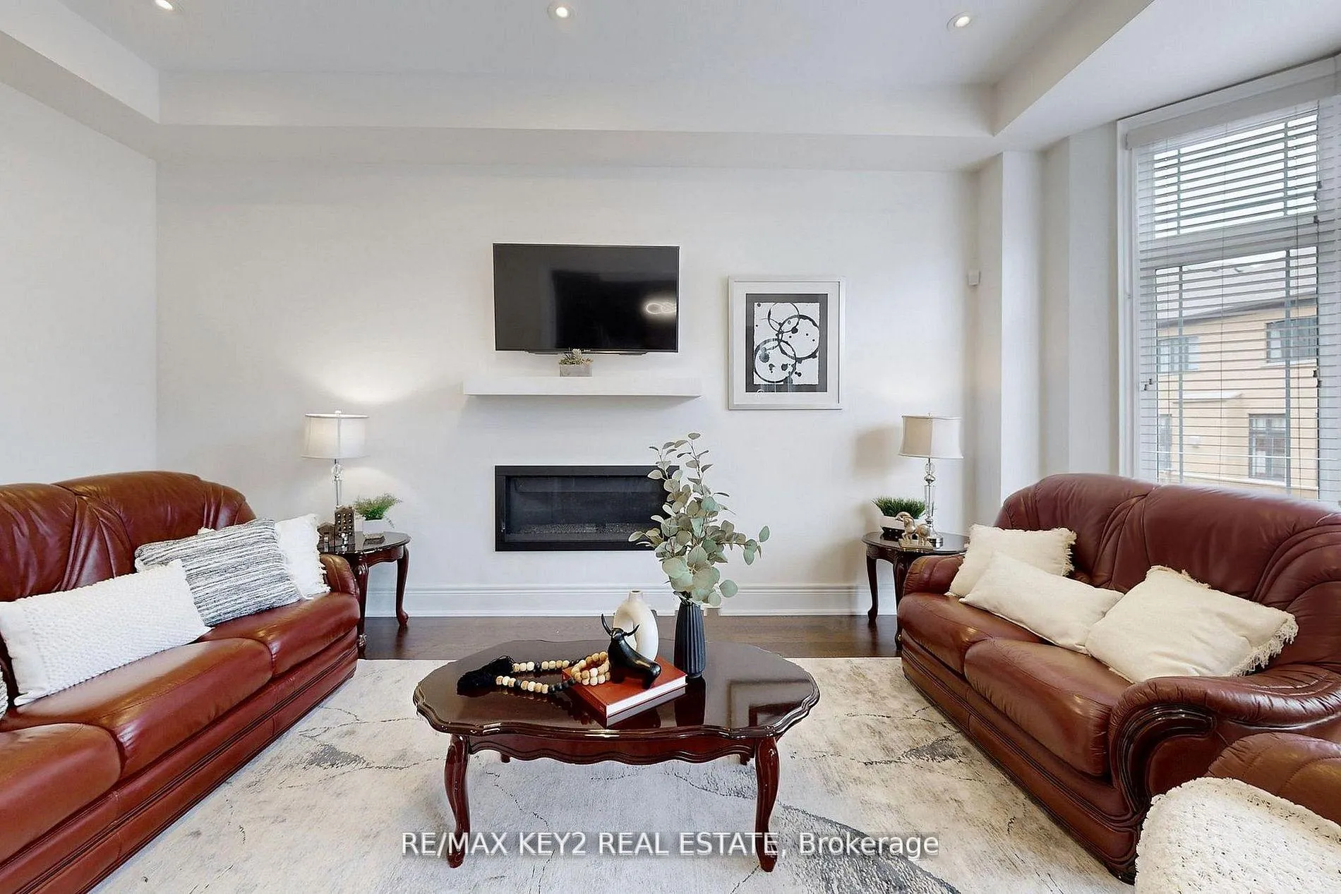 Photo 5 of 10 Lyle Way, Brampton, Northwest Brampton — HOMEH