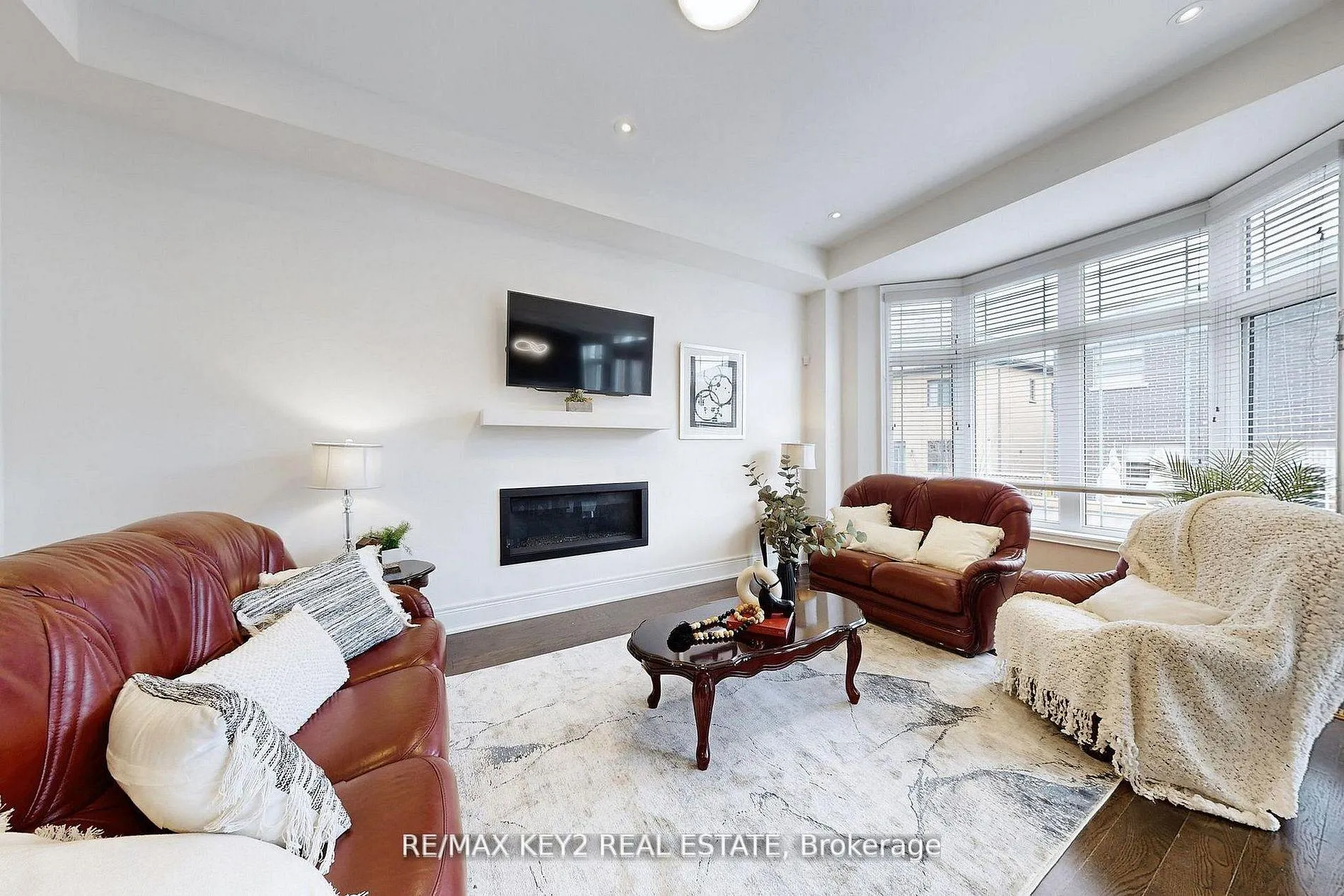 Photo 6 of 10 Lyle Way, Brampton, Northwest Brampton — HOMEH