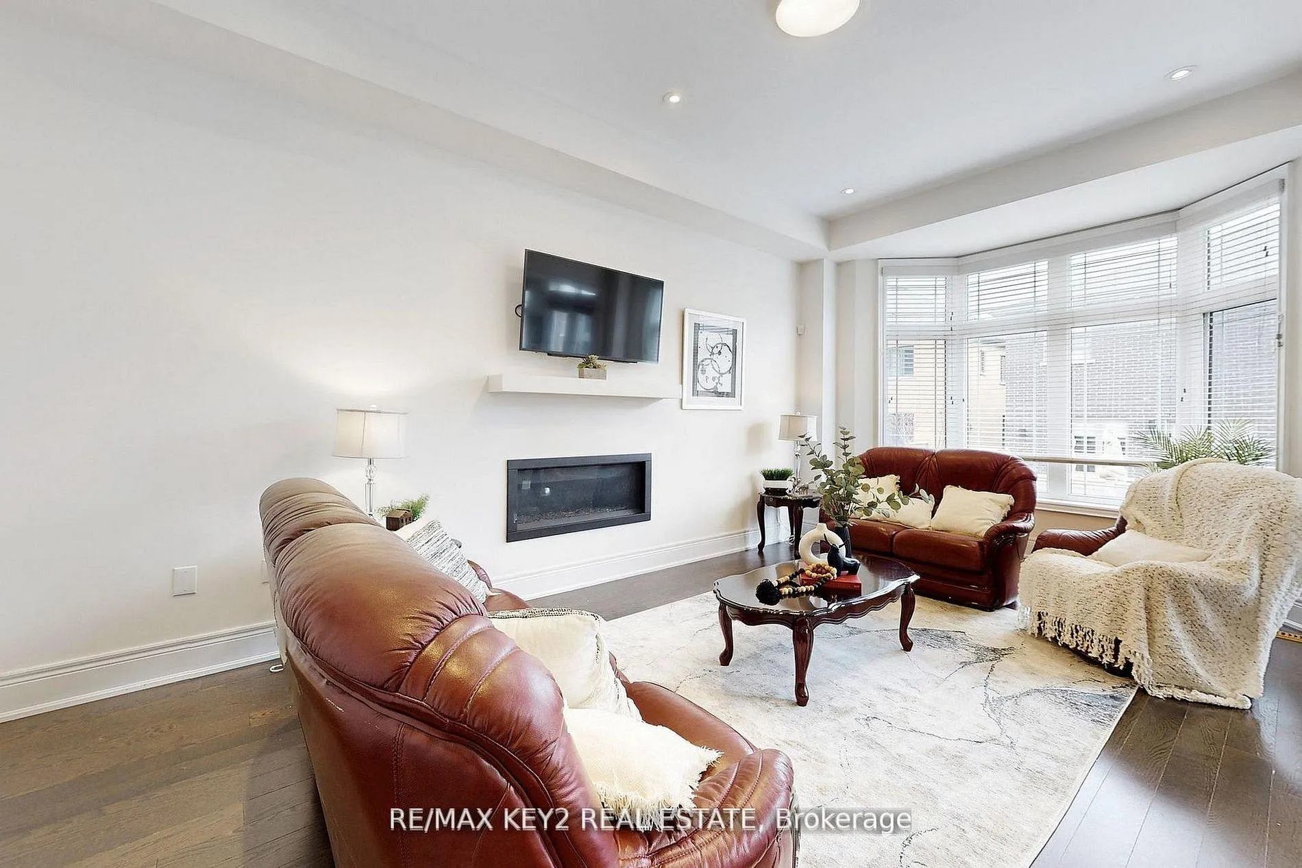 Photo 8 of 10 Lyle Way, Brampton, Northwest Brampton — HOMEH