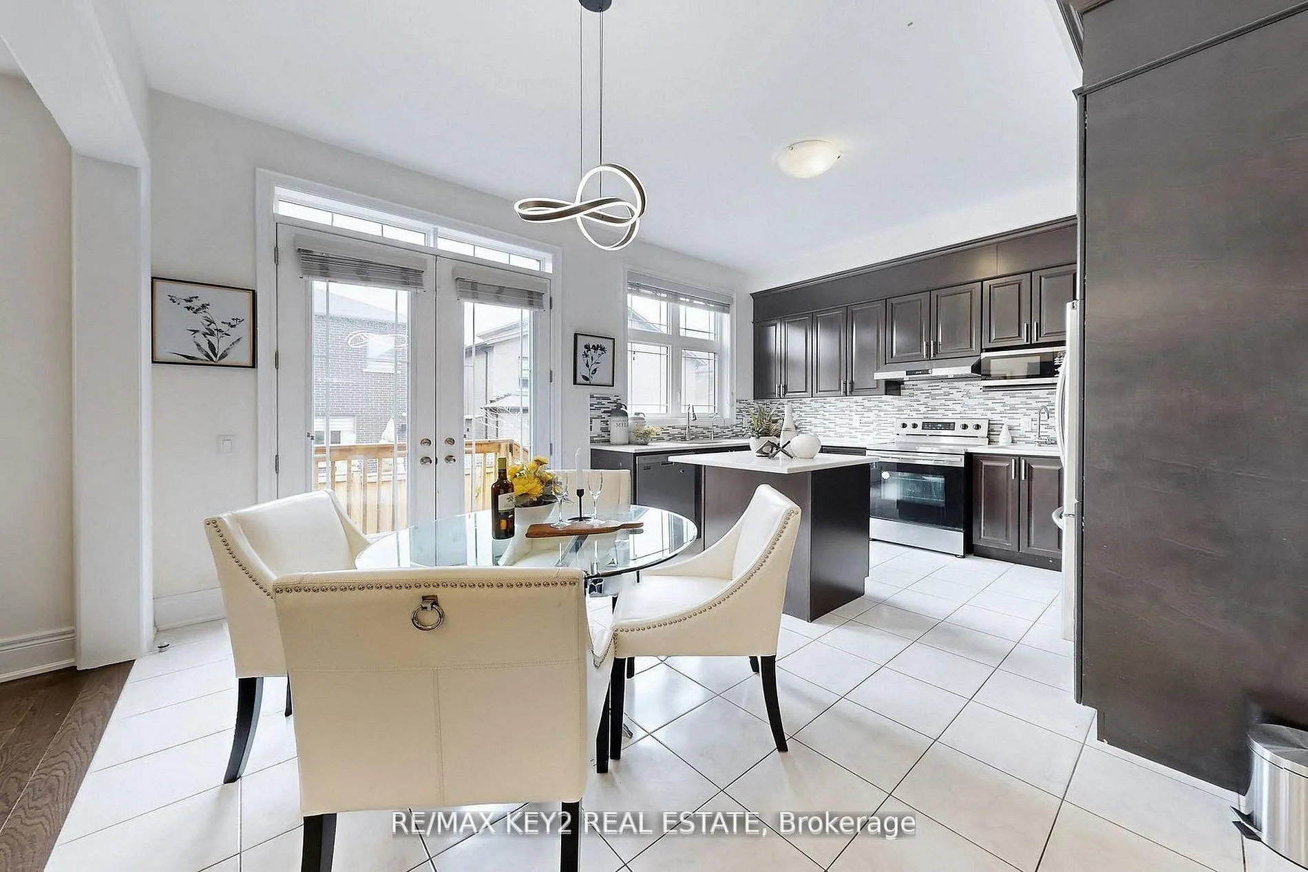 Photo 12 of 10 Lyle Way, Brampton, Northwest Brampton — HOMEH