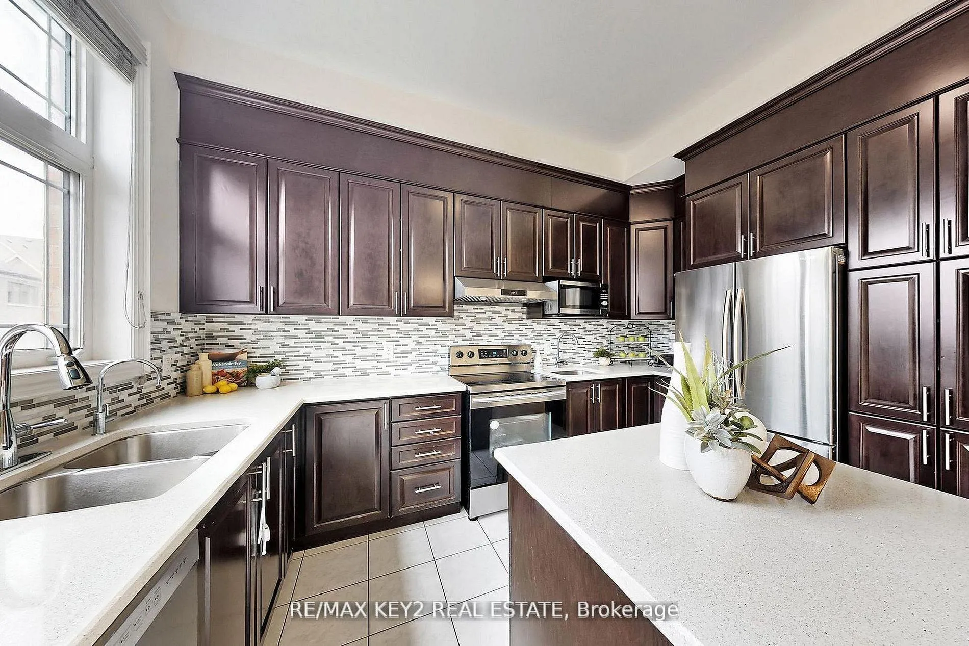 Photo 16 of 10 Lyle Way, Brampton, Northwest Brampton — HOMEH