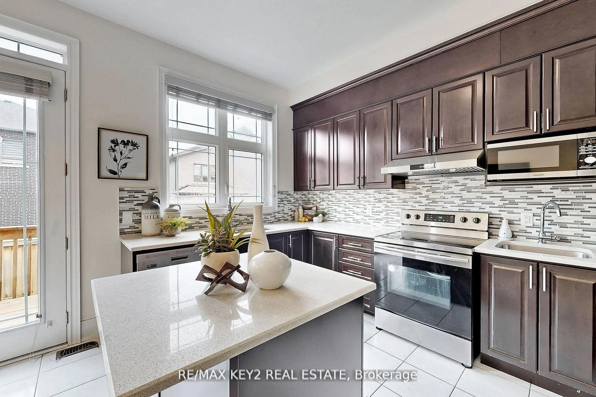 Photo 17 of 10 Lyle Way, Brampton, Northwest Brampton — HOMEH
