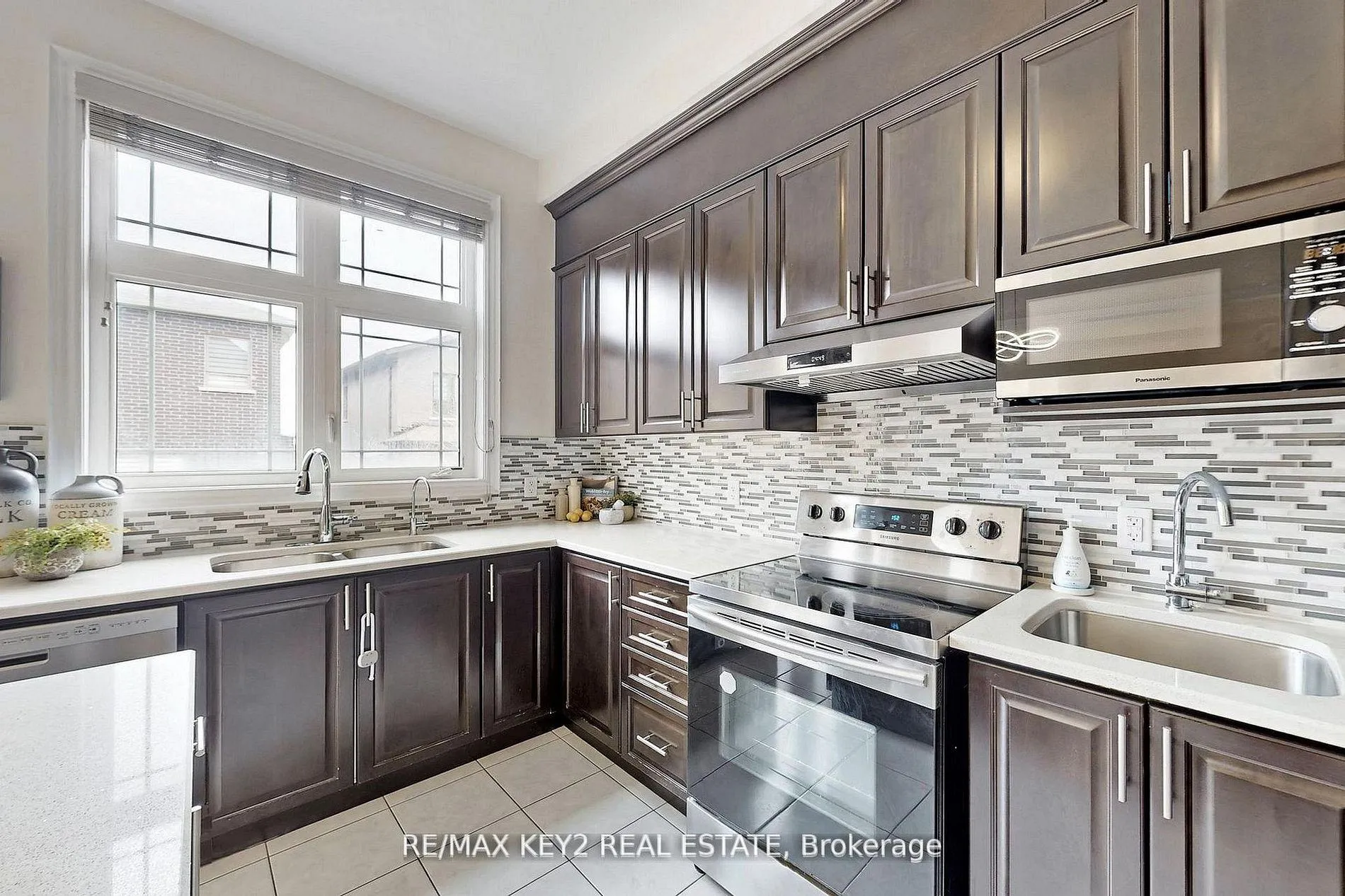 Photo 19 of 10 Lyle Way, Brampton, Northwest Brampton — HOMEH