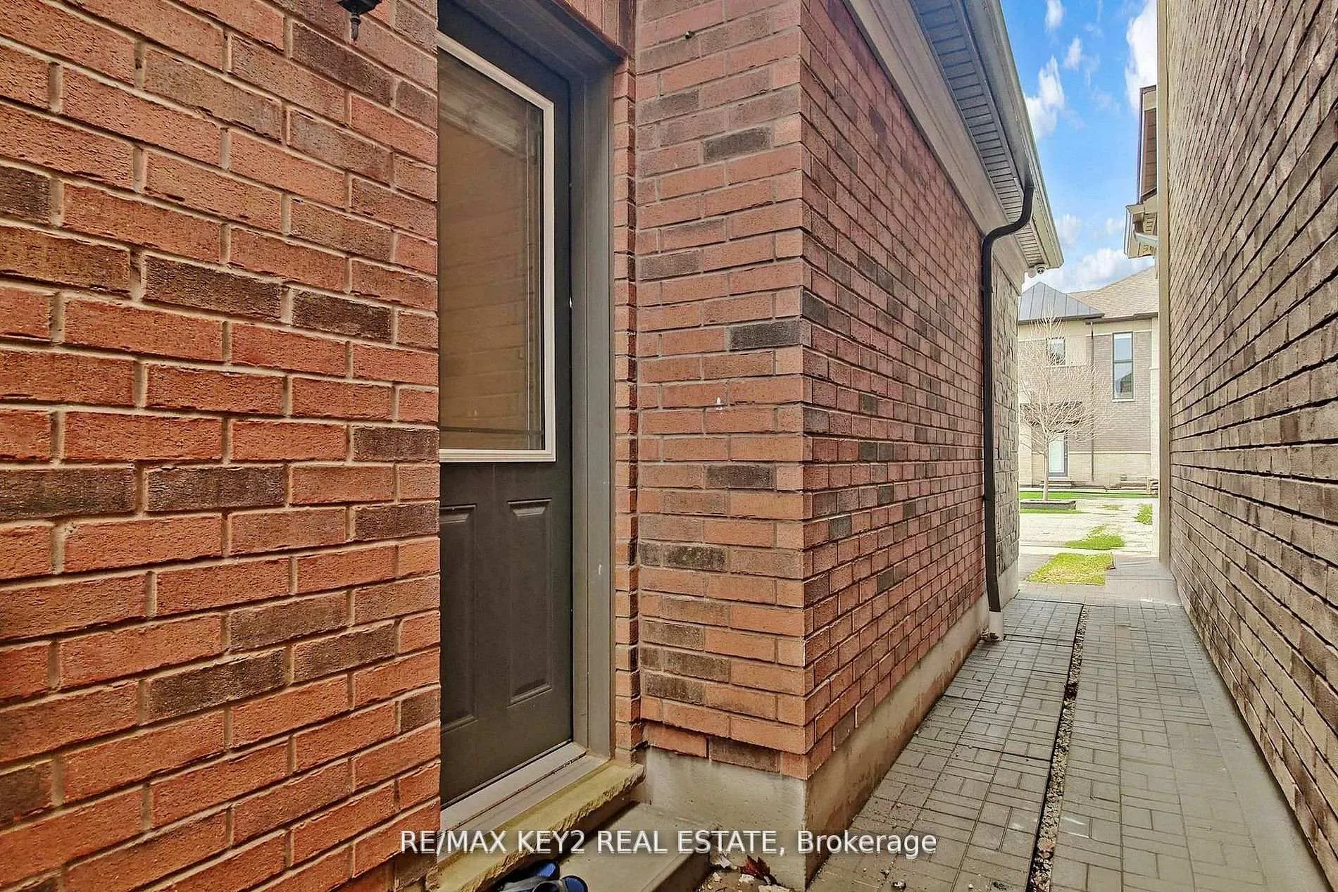 Photo 47 of 10 Lyle Way, Brampton, Northwest Brampton — HOMEH