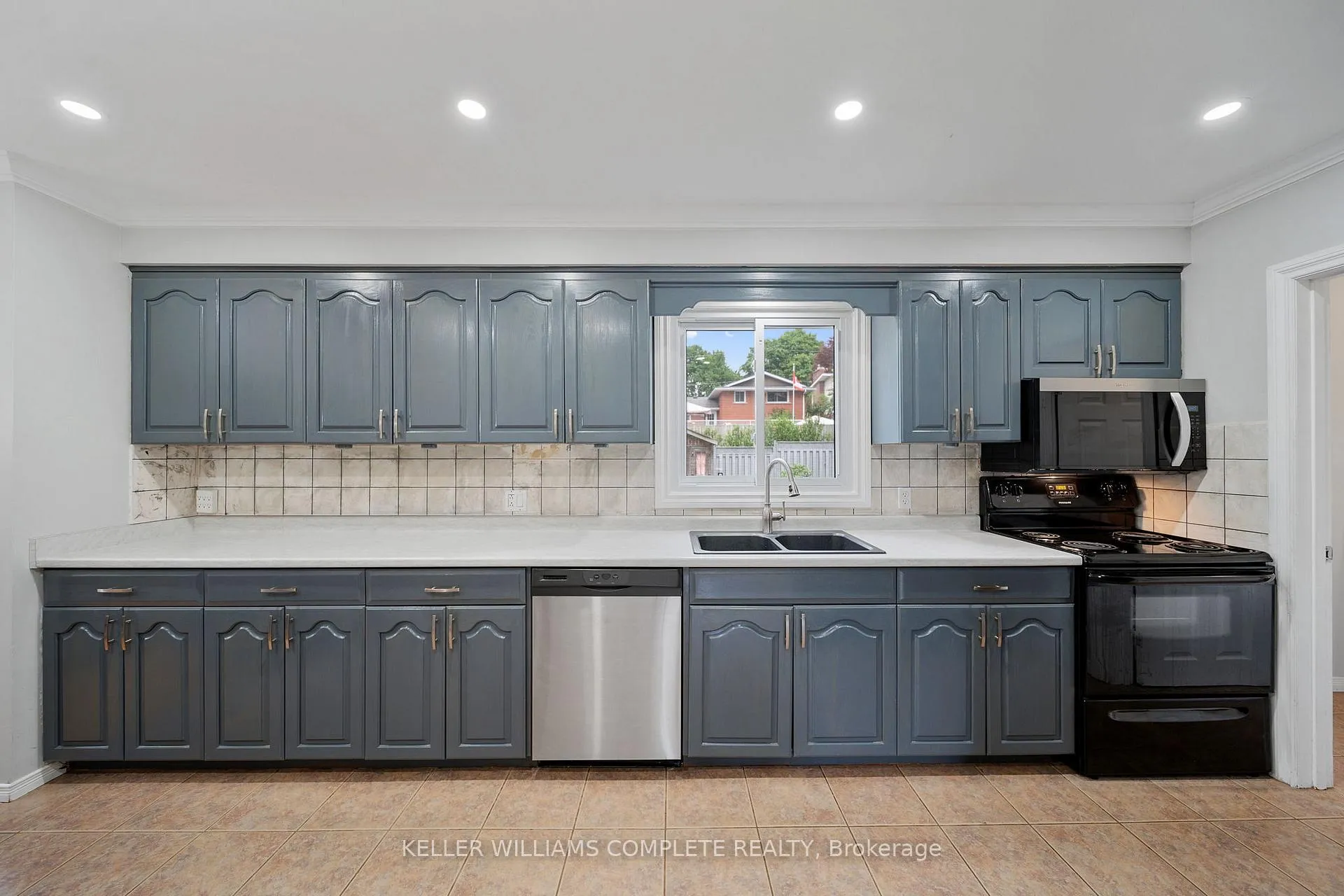 Photo 16 of 39 Holden Avenue, Norfolk, Simcoe — HOMEH