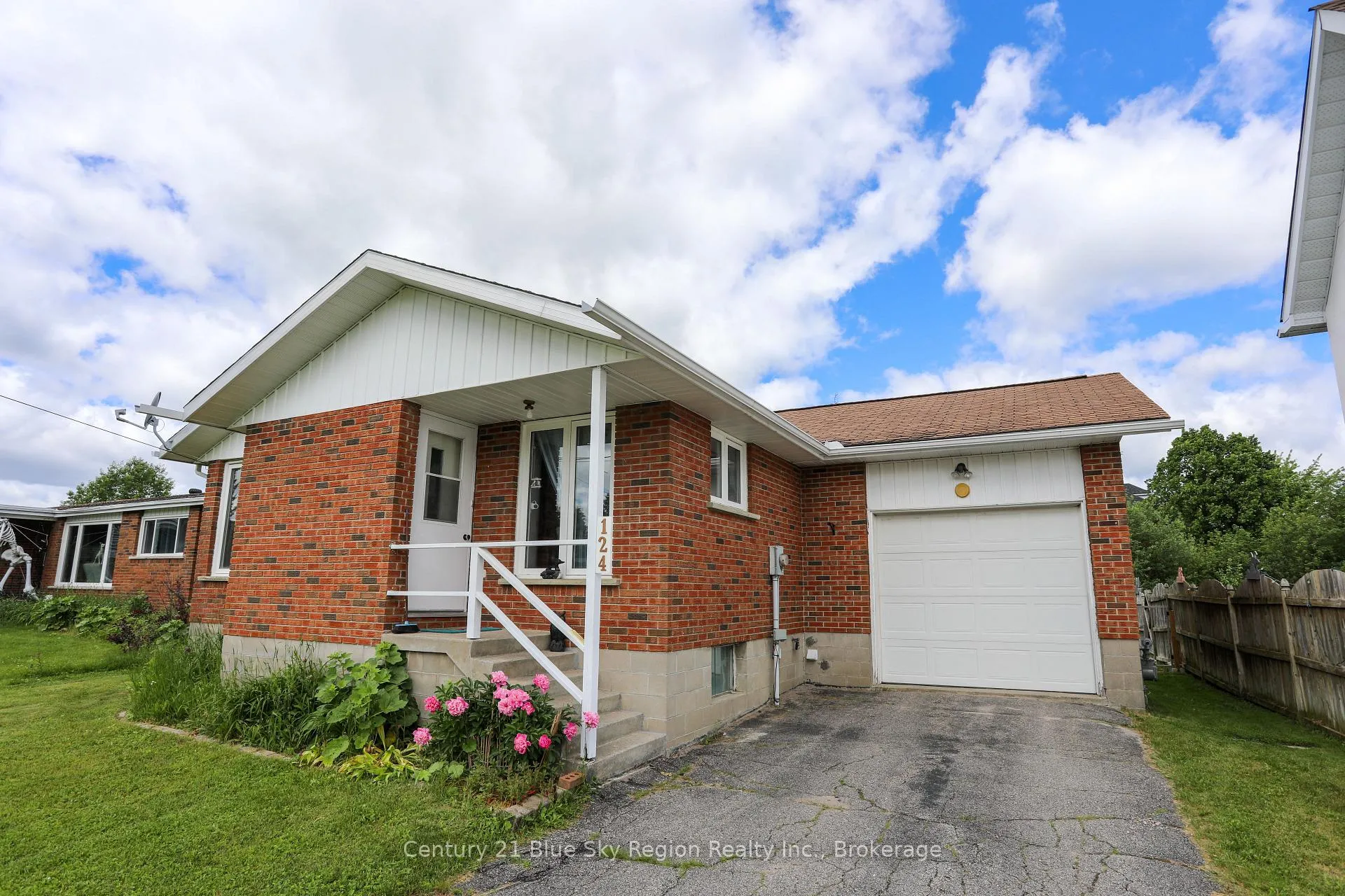 Photo 3 of 124 King Street W, Powassan — HOMEH