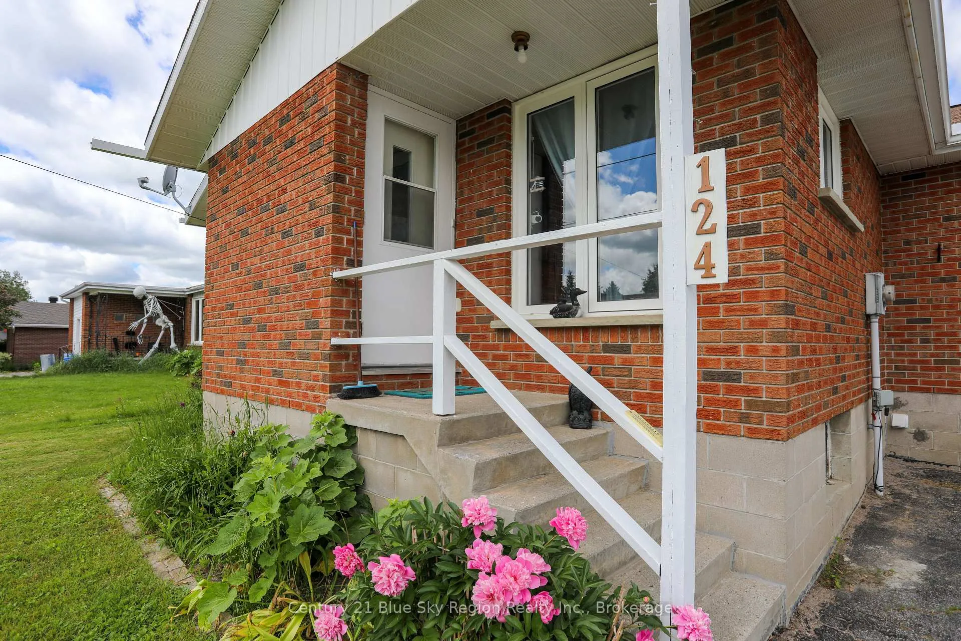 Photo 10 of 124 King Street W, Powassan — HOMEH