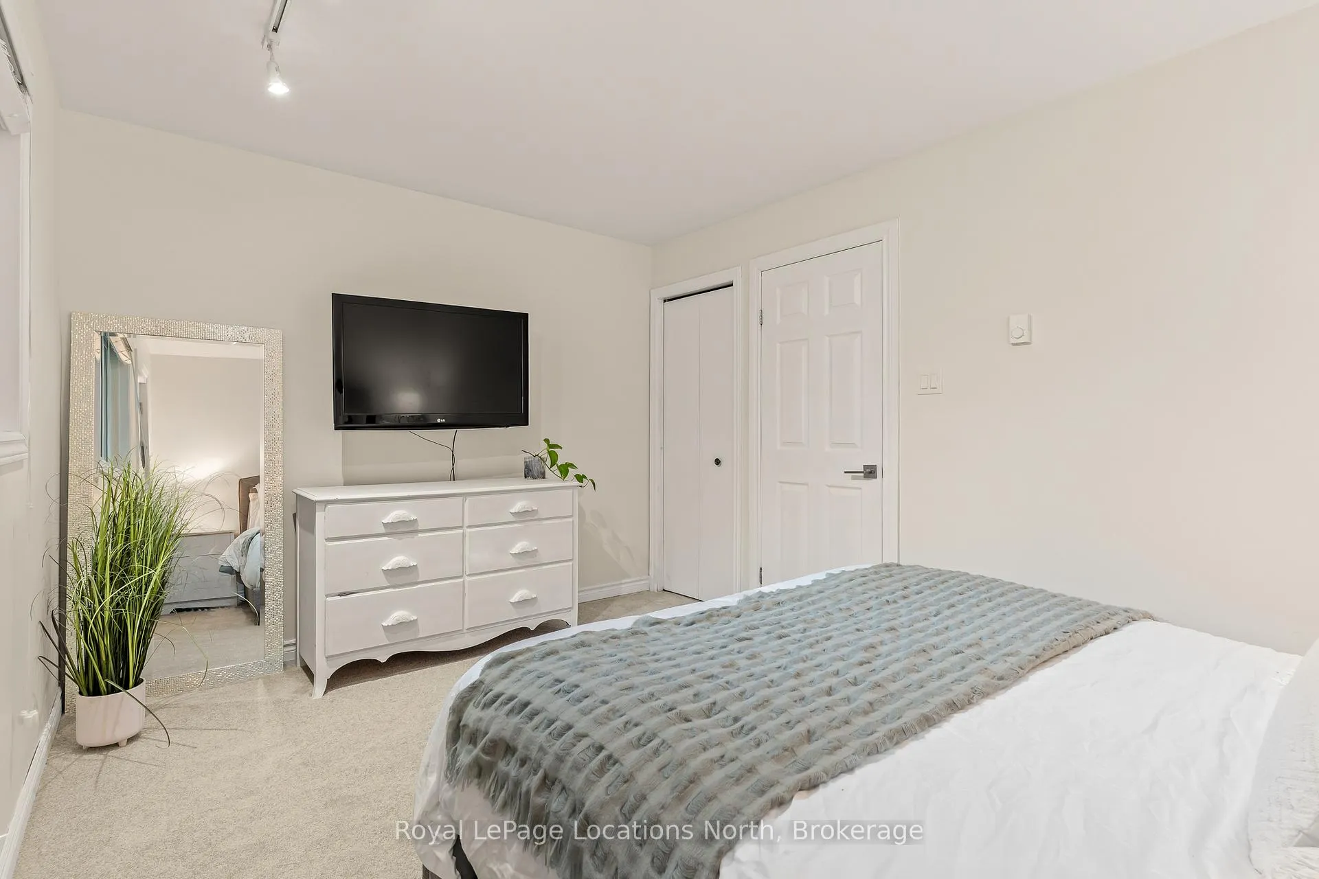 Photo 10 of Unit 28, 168 Escarpment Crescent, Collingwood — HOMEH