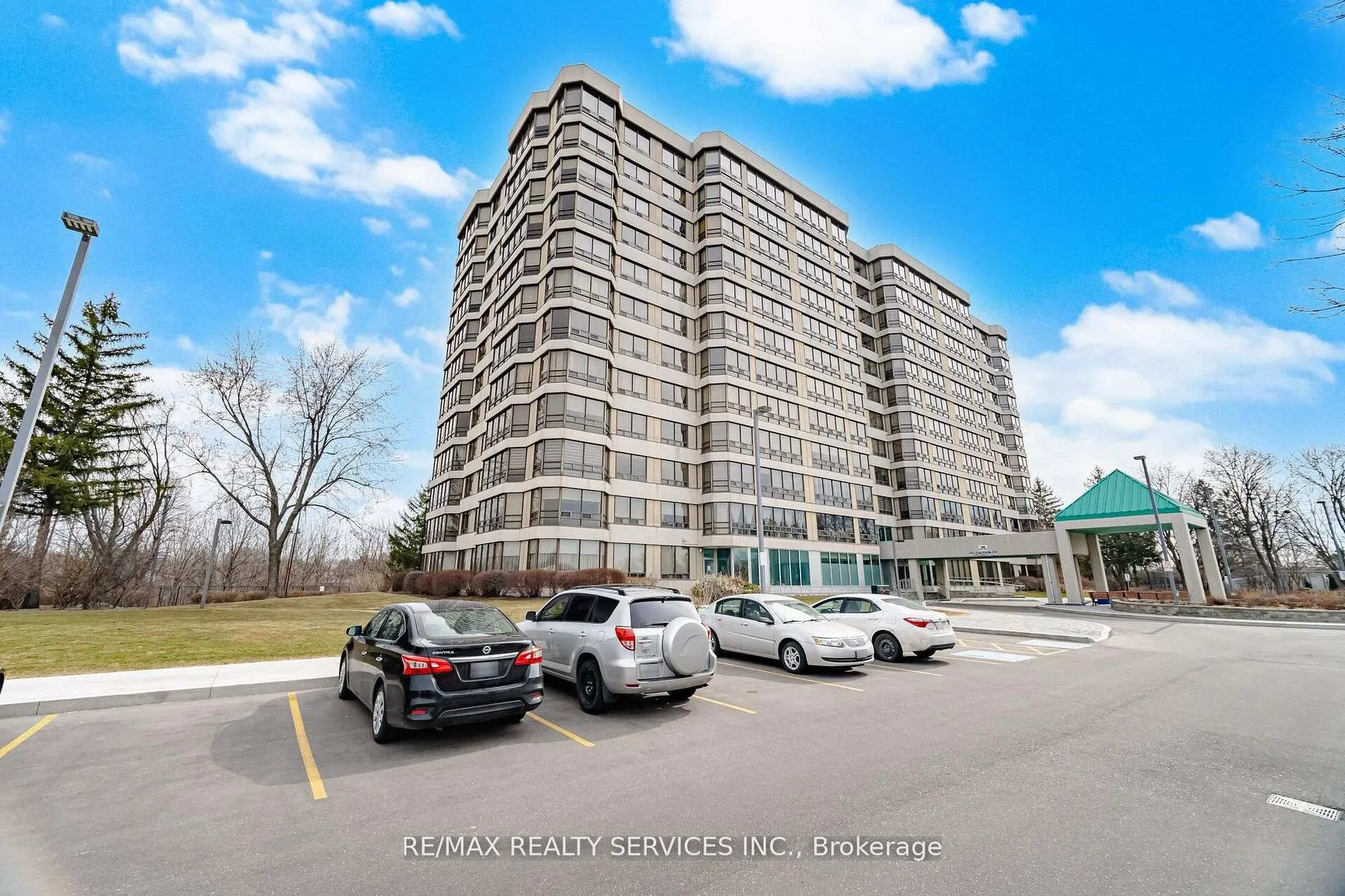 Photo 2 of Unit 711, 330 Mill Street S, Brampton, Brampton South — HOMEH