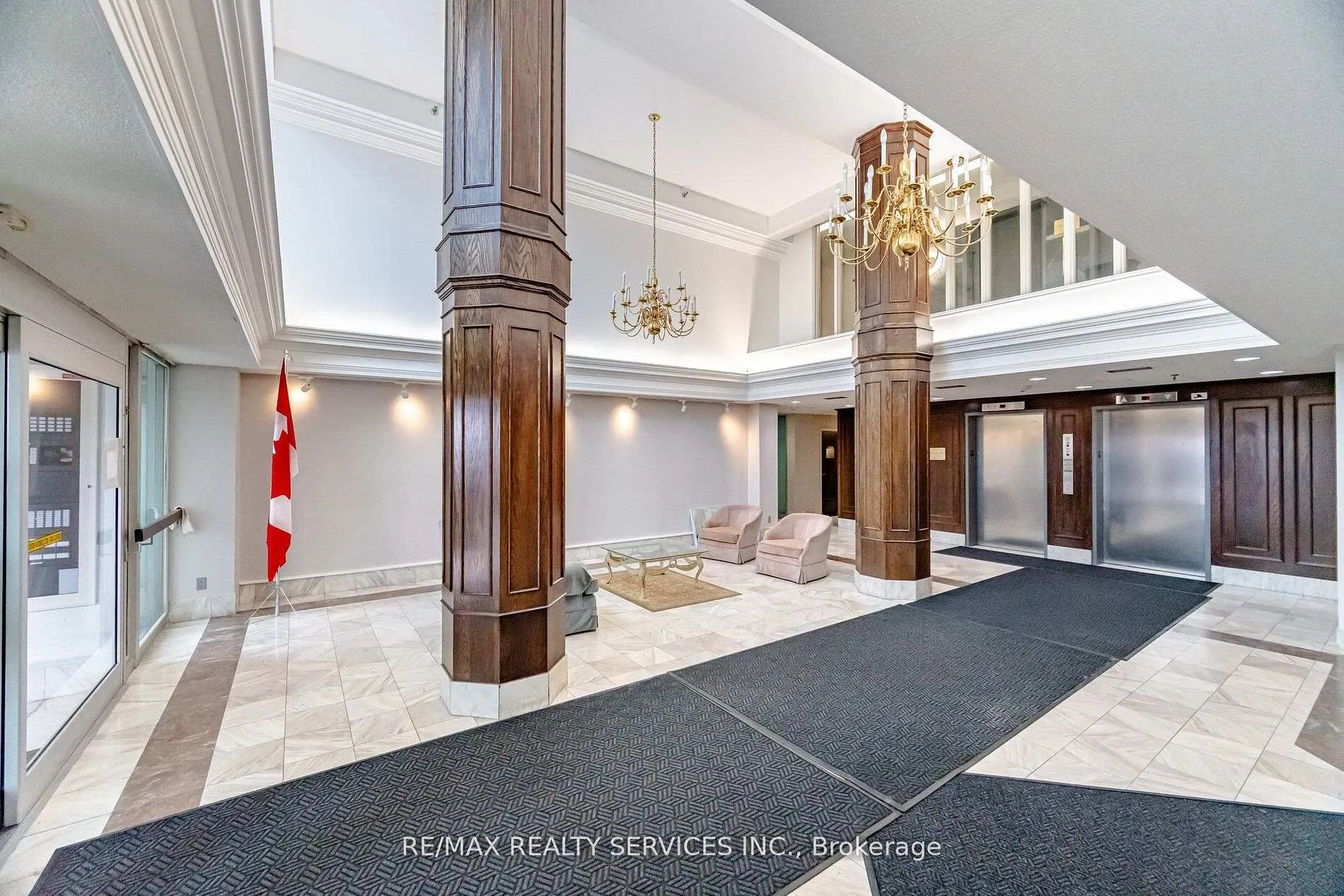 Photo 5 of Unit 711, 330 Mill Street S, Brampton, Brampton South — HOMEH