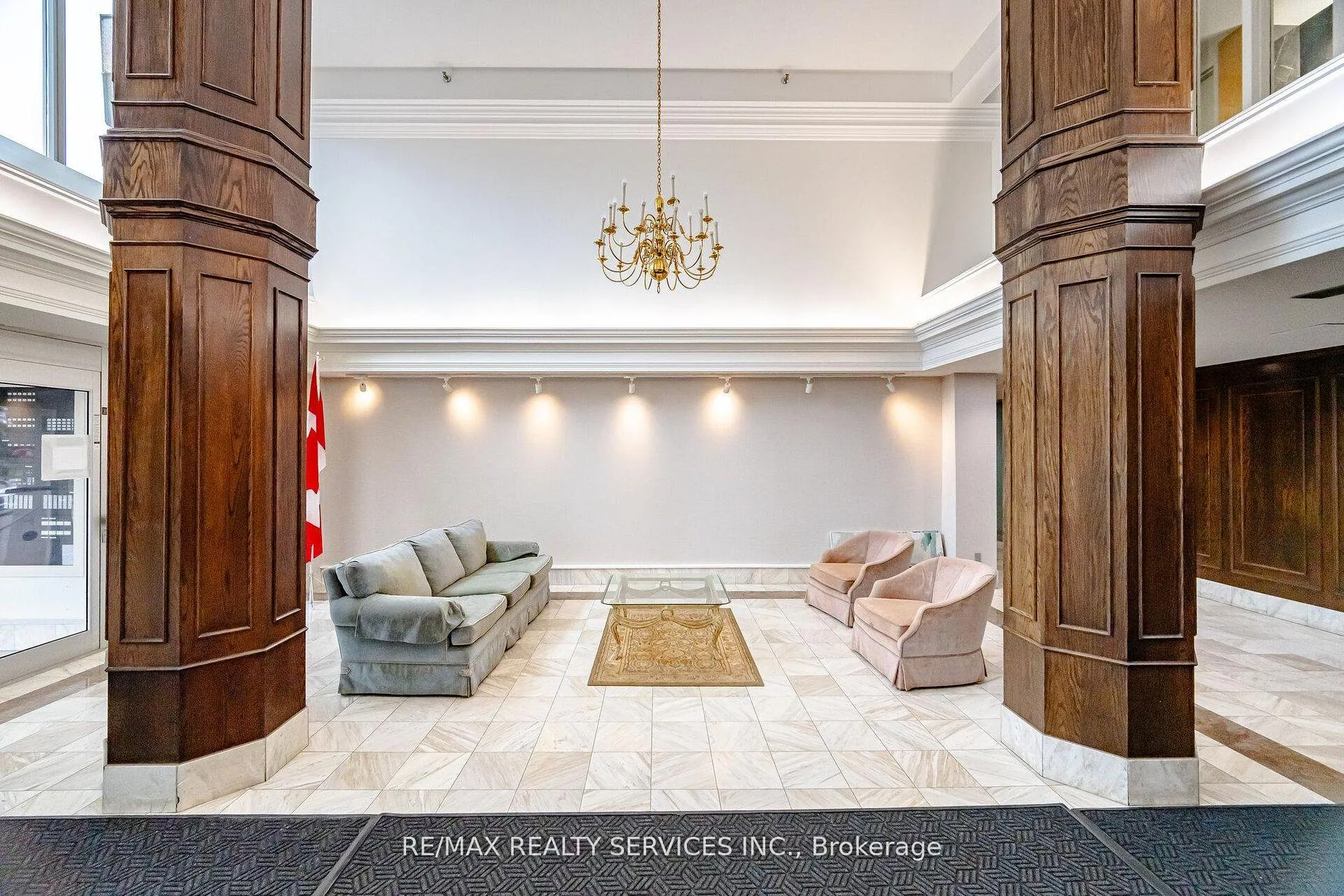 Photo 6 of Unit 711, 330 Mill Street S, Brampton, Brampton South — HOMEH