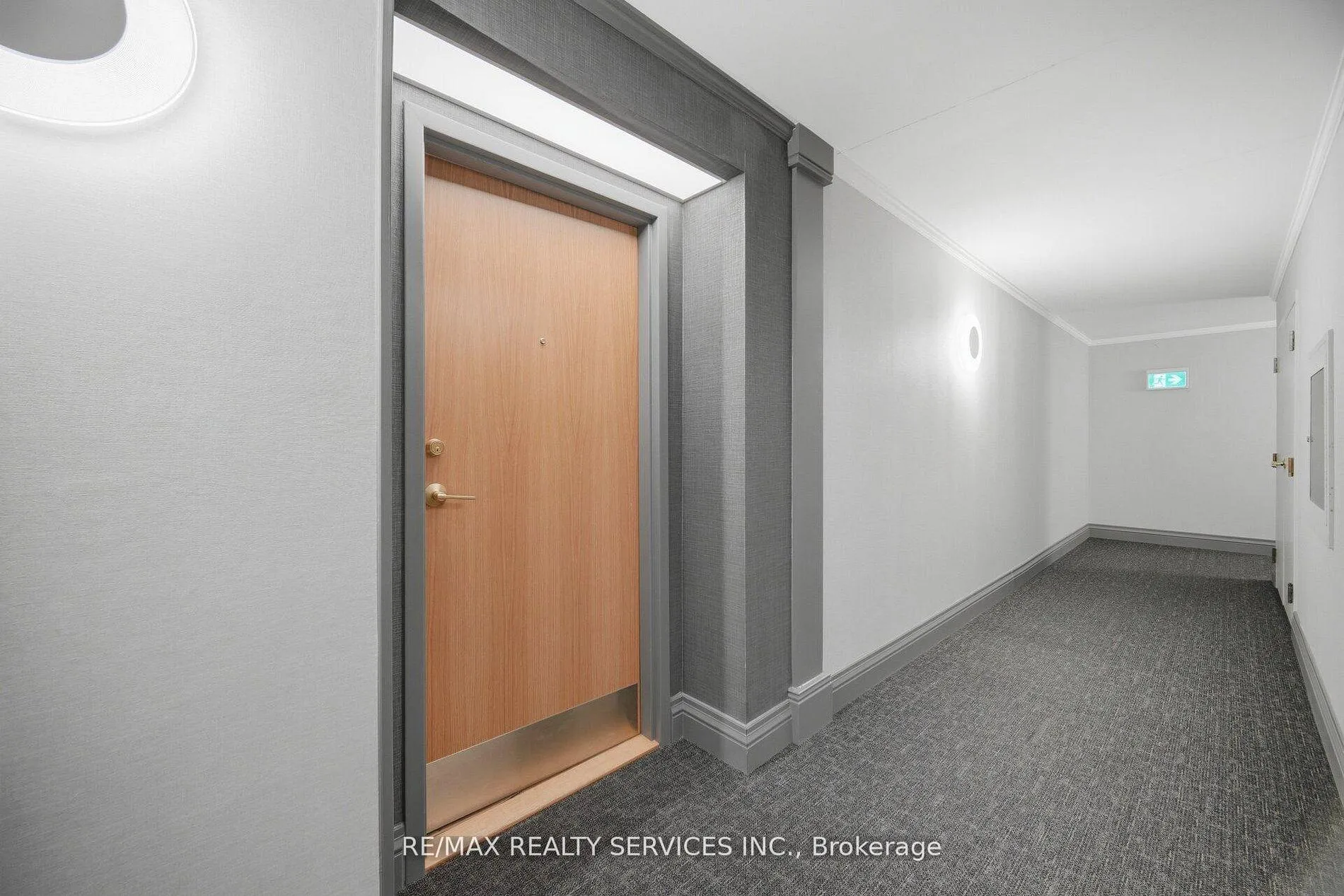 Photo 7 of Unit 711, 330 Mill Street S, Brampton, Brampton South — HOMEH