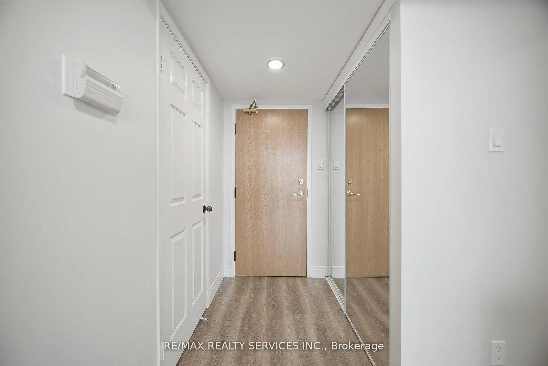Photo 8 of Unit 711, 330 Mill Street S, Brampton, Brampton South — HOMEH