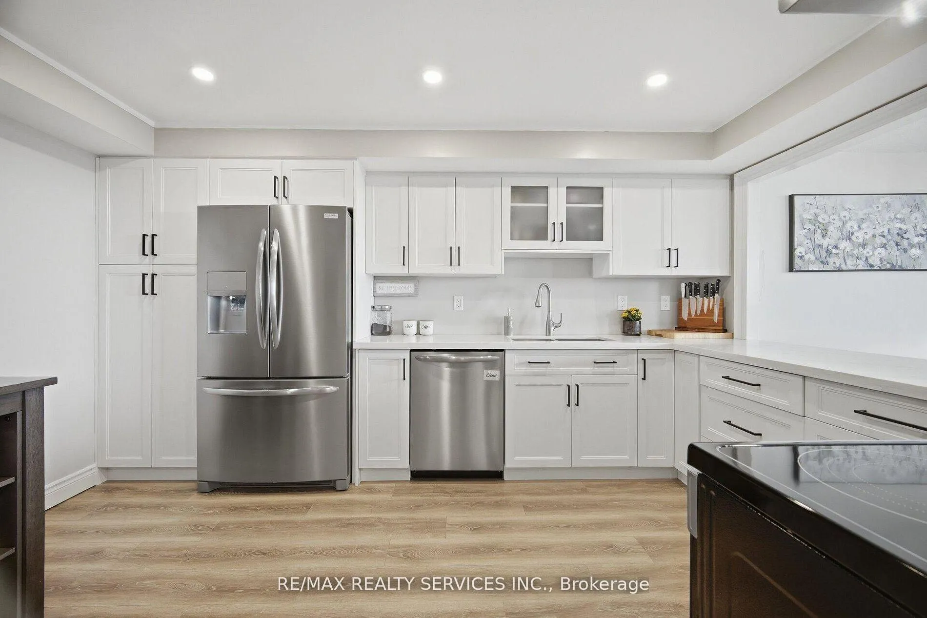 Photo 11 of Unit 711, 330 Mill Street S, Brampton, Brampton South — HOMEH
