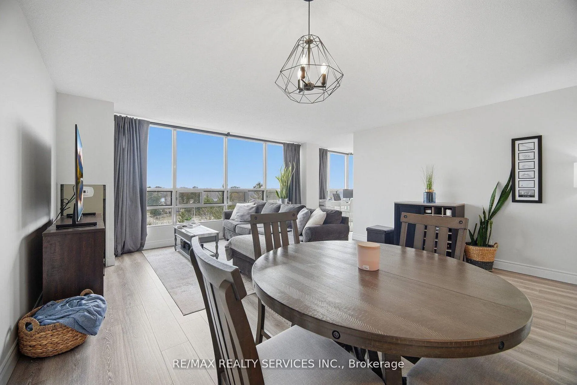 Photo 17 of Unit 711, 330 Mill Street S, Brampton, Brampton South — HOMEH