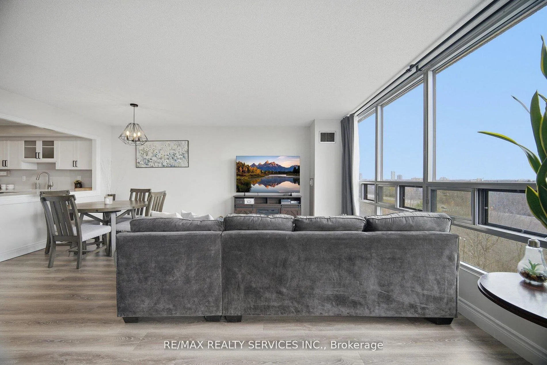 Photo 19 of Unit 711, 330 Mill Street S, Brampton, Brampton South — HOMEH