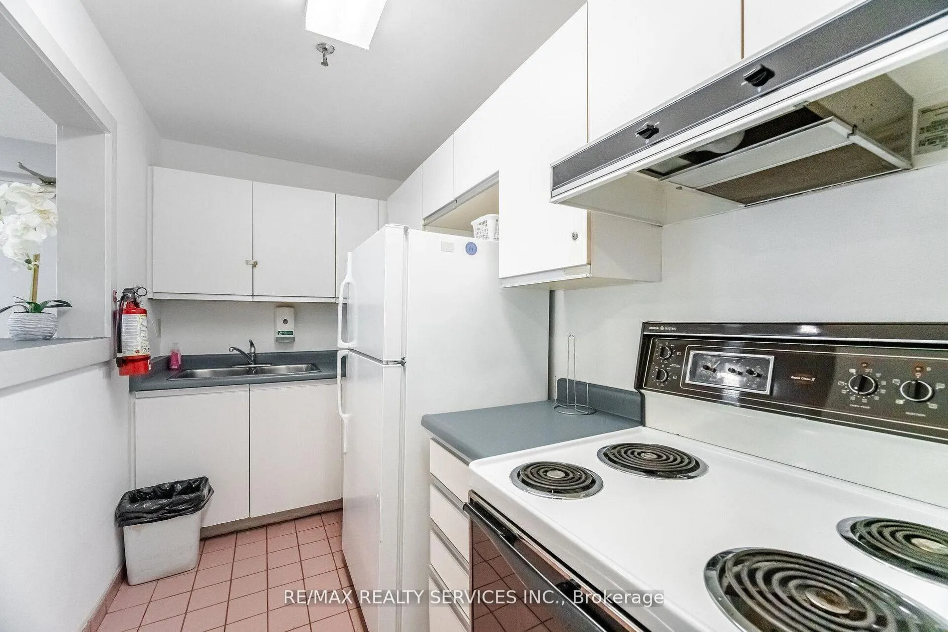 Photo 37 of Unit 711, 330 Mill Street S, Brampton, Brampton South — HOMEH