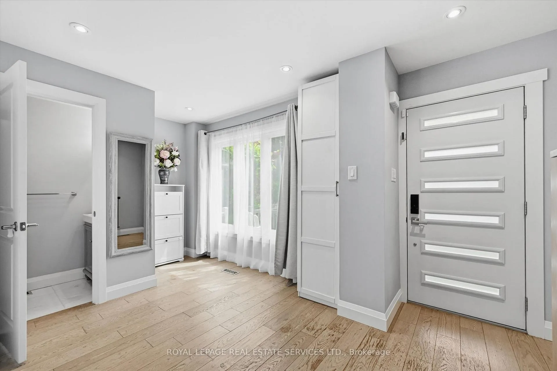 Photo 6 of 147 Speyside Drive, Oakville, Bronte — HOMEH