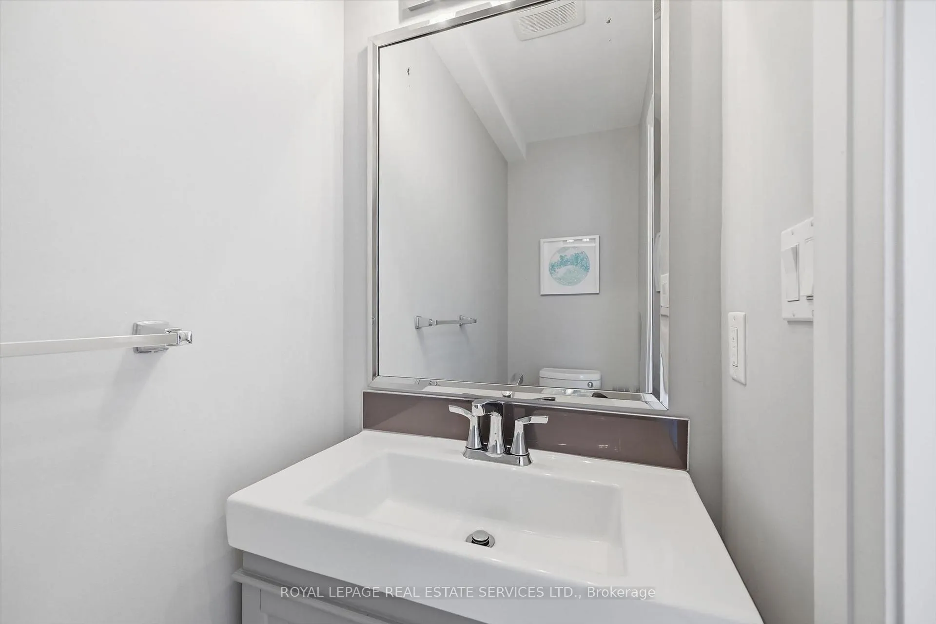 Photo 7 of 147 Speyside Drive, Oakville, Bronte — HOMEH