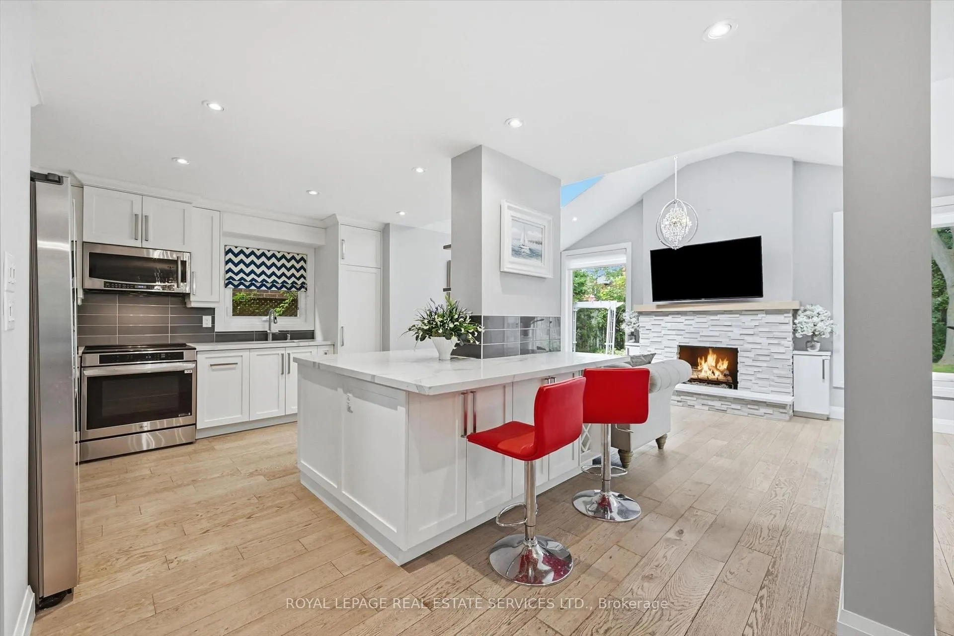 Photo 8 of 147 Speyside Drive, Oakville, Bronte — HOMEH