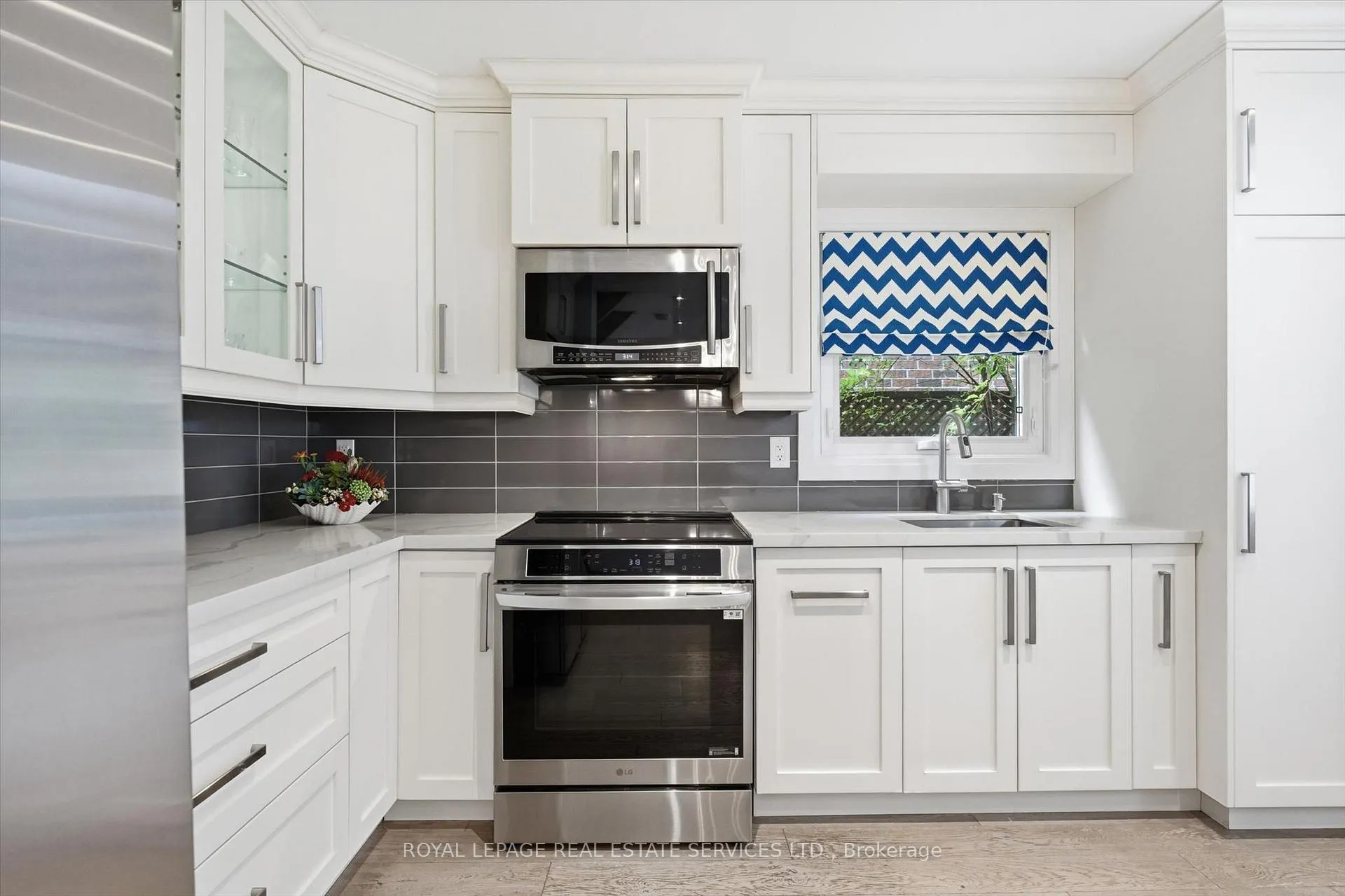 Photo 9 of 147 Speyside Drive, Oakville, Bronte — HOMEH