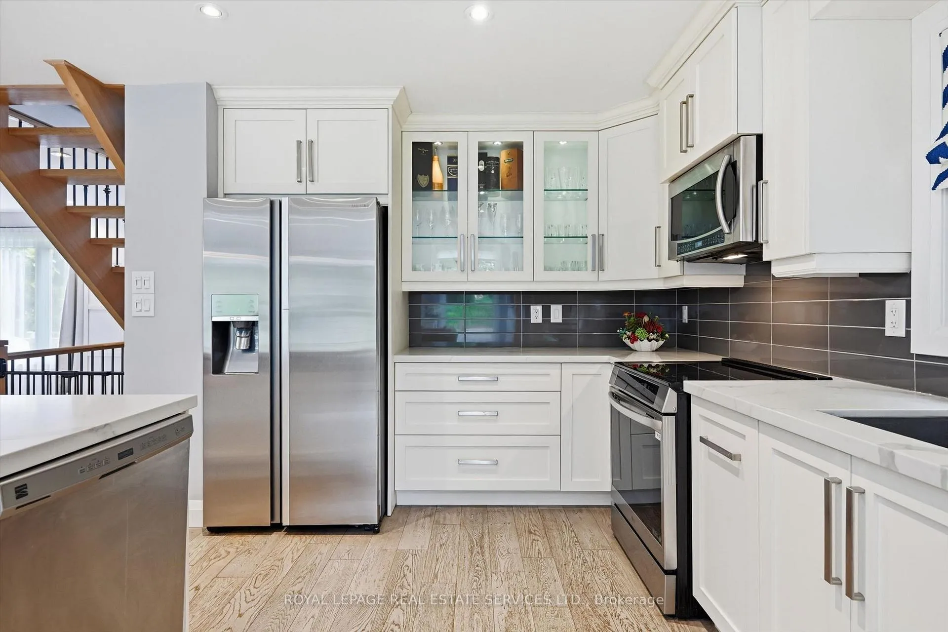 Photo 11 of 147 Speyside Drive, Oakville, Bronte — HOMEH