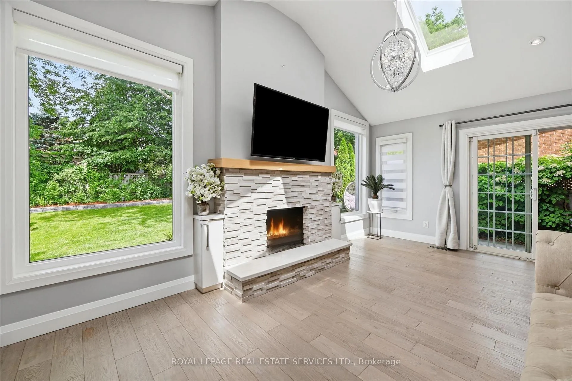 Photo 13 of 147 Speyside Drive, Oakville, Bronte — HOMEH