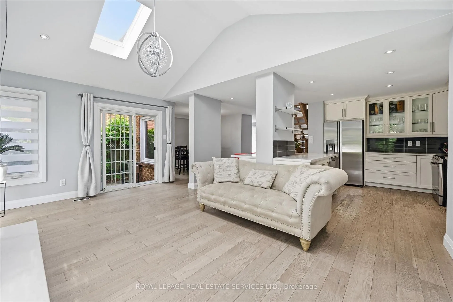 Photo 14 of 147 Speyside Drive, Oakville, Bronte — HOMEH