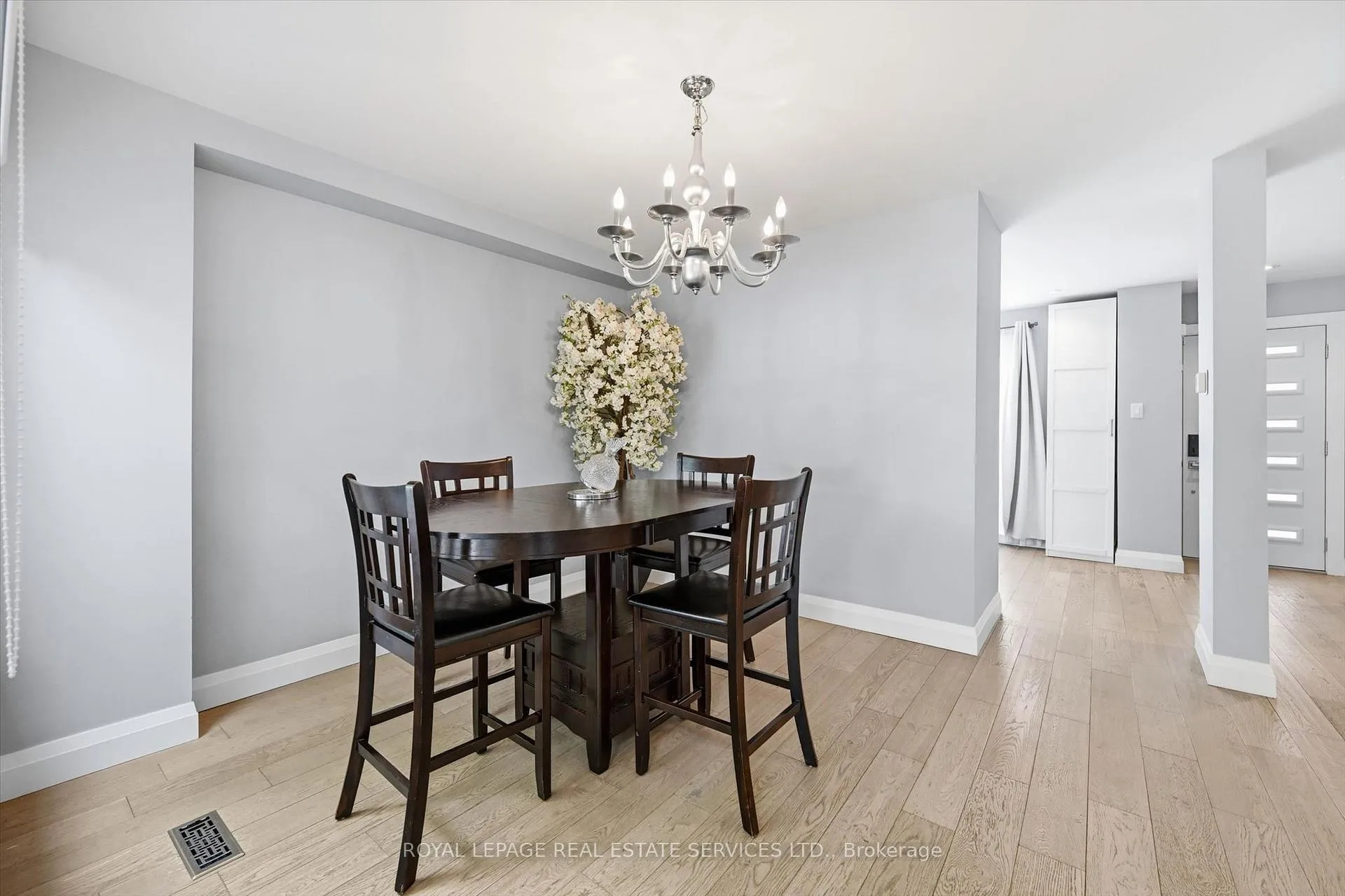 Photo 17 of 147 Speyside Drive, Oakville, Bronte — HOMEH