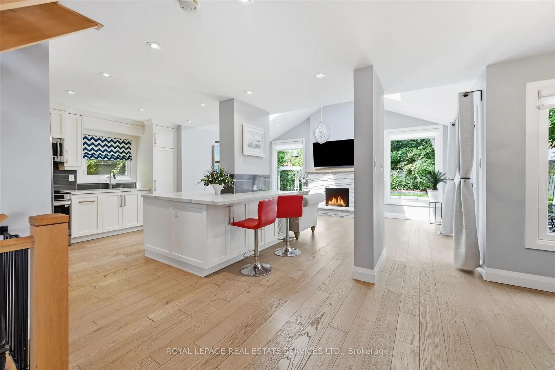 Photo 19 of 147 Speyside Drive, Oakville, Bronte — HOMEH
