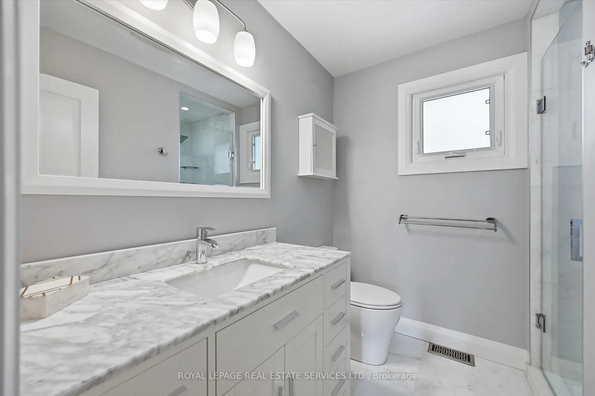 Photo 25 of 147 Speyside Drive, Oakville, Bronte — HOMEH