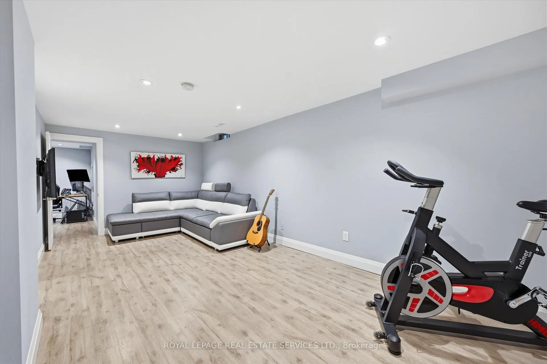 Photo 33 of 147 Speyside Drive, Oakville, Bronte — HOMEH