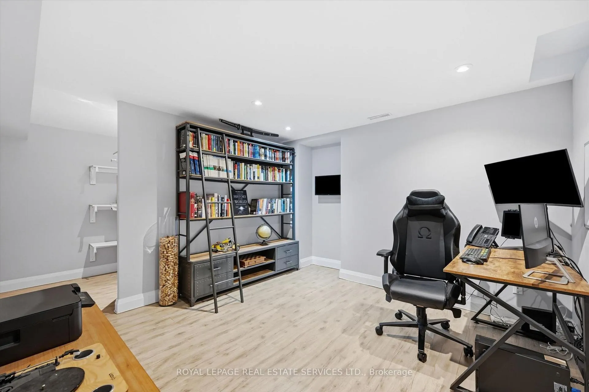 Photo 36 of 147 Speyside Drive, Oakville, Bronte — HOMEH